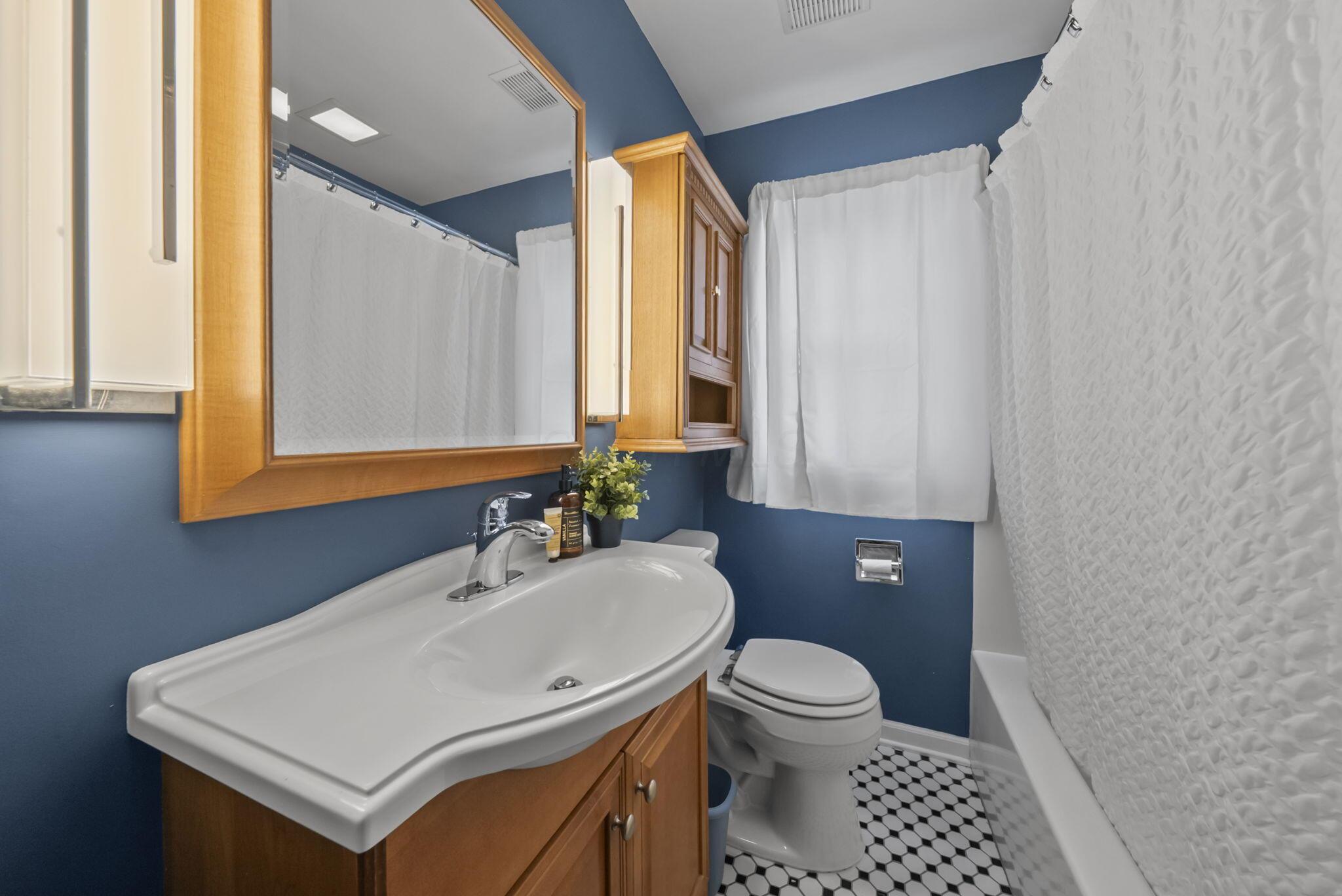 105 W Lincoln Avenue