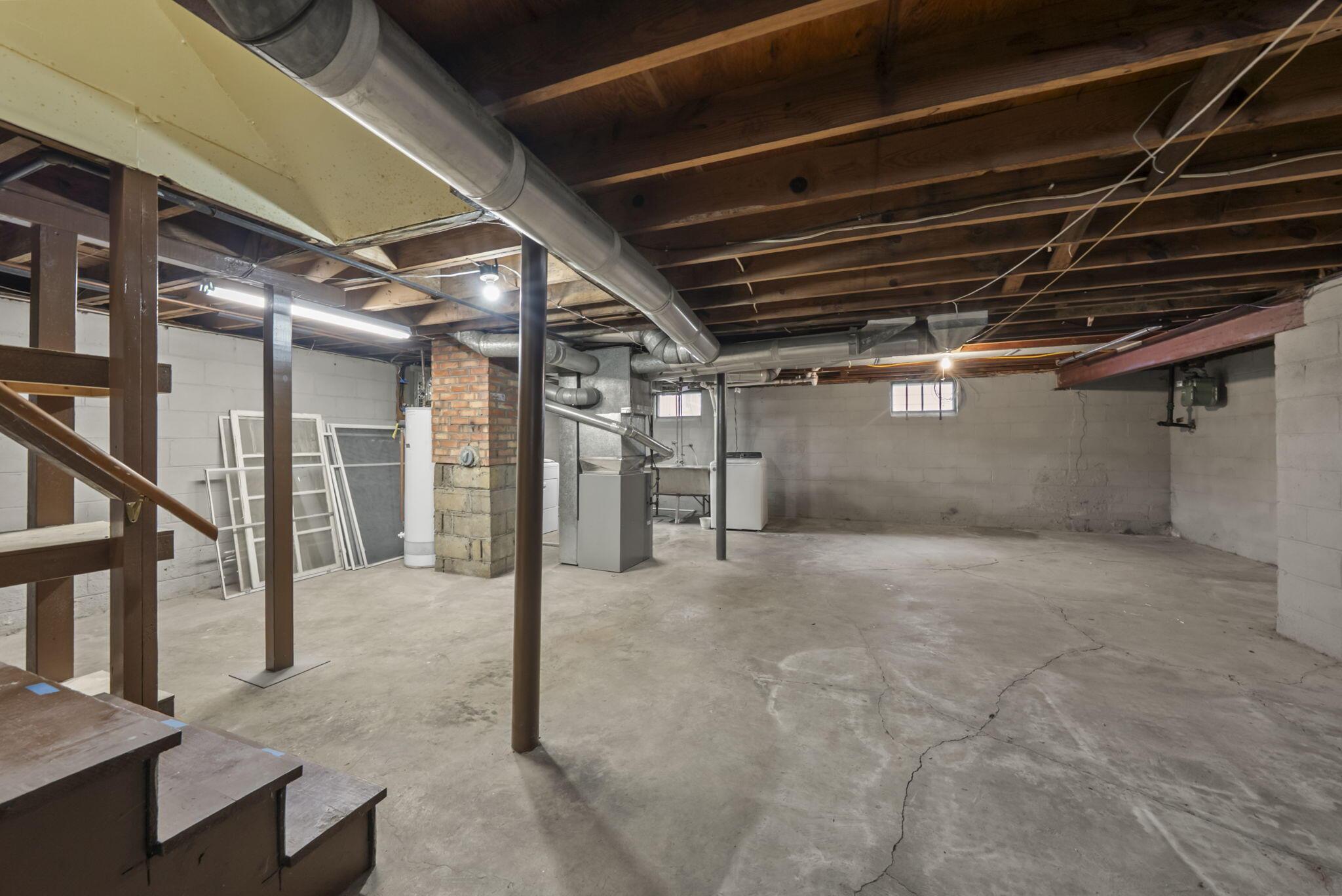 105 W Lincoln Avenue