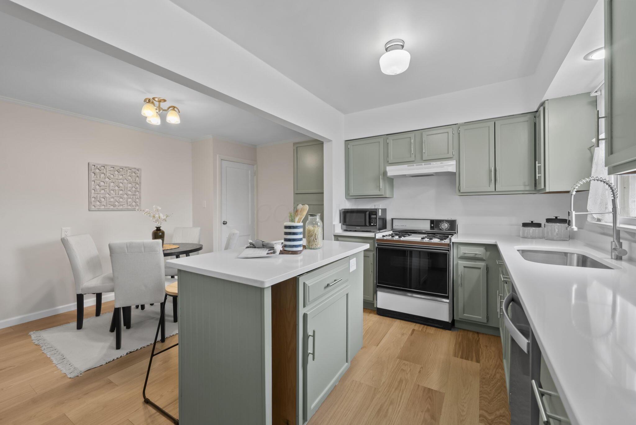 105 W Lincoln Avenue