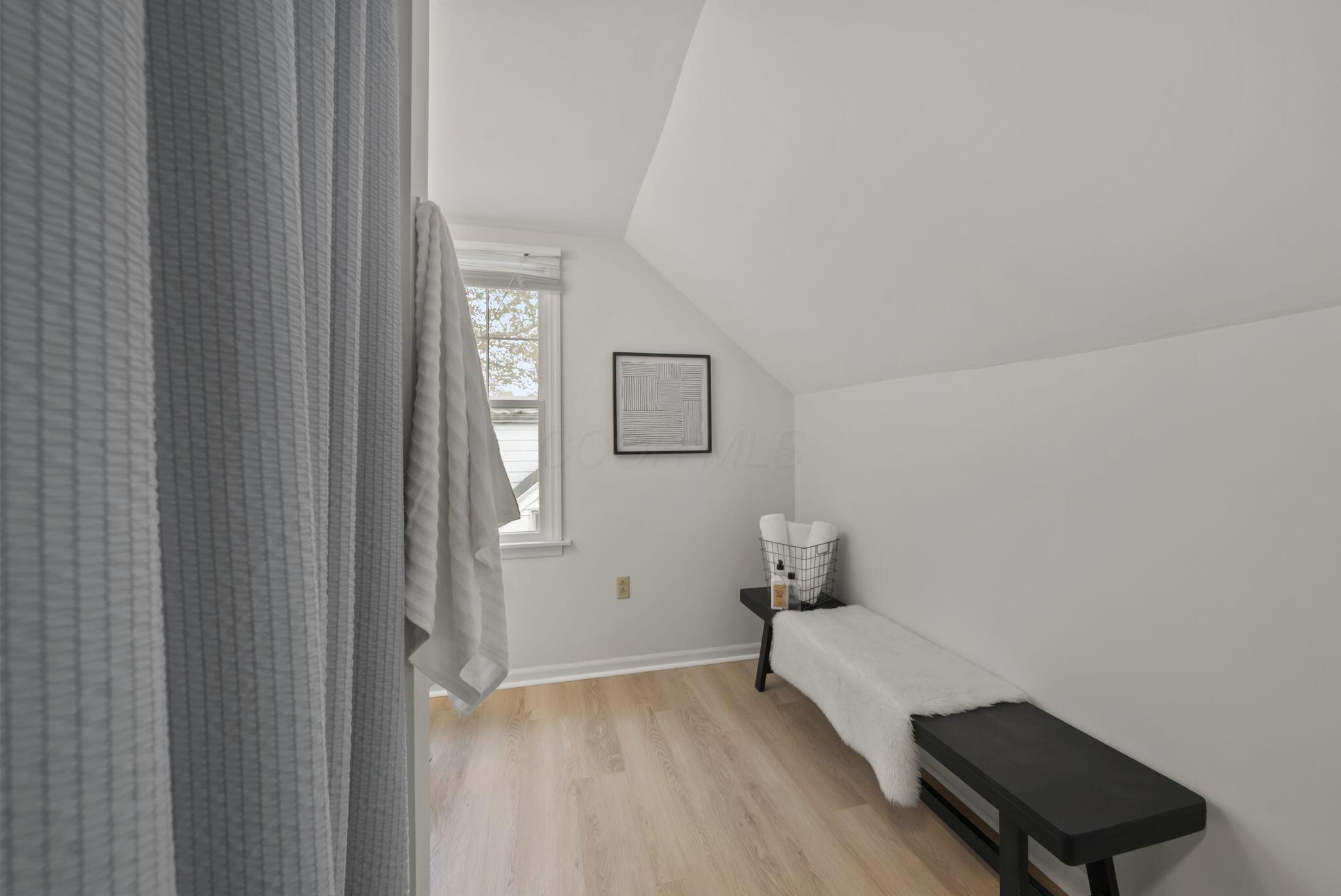 105 W Lincoln Avenue