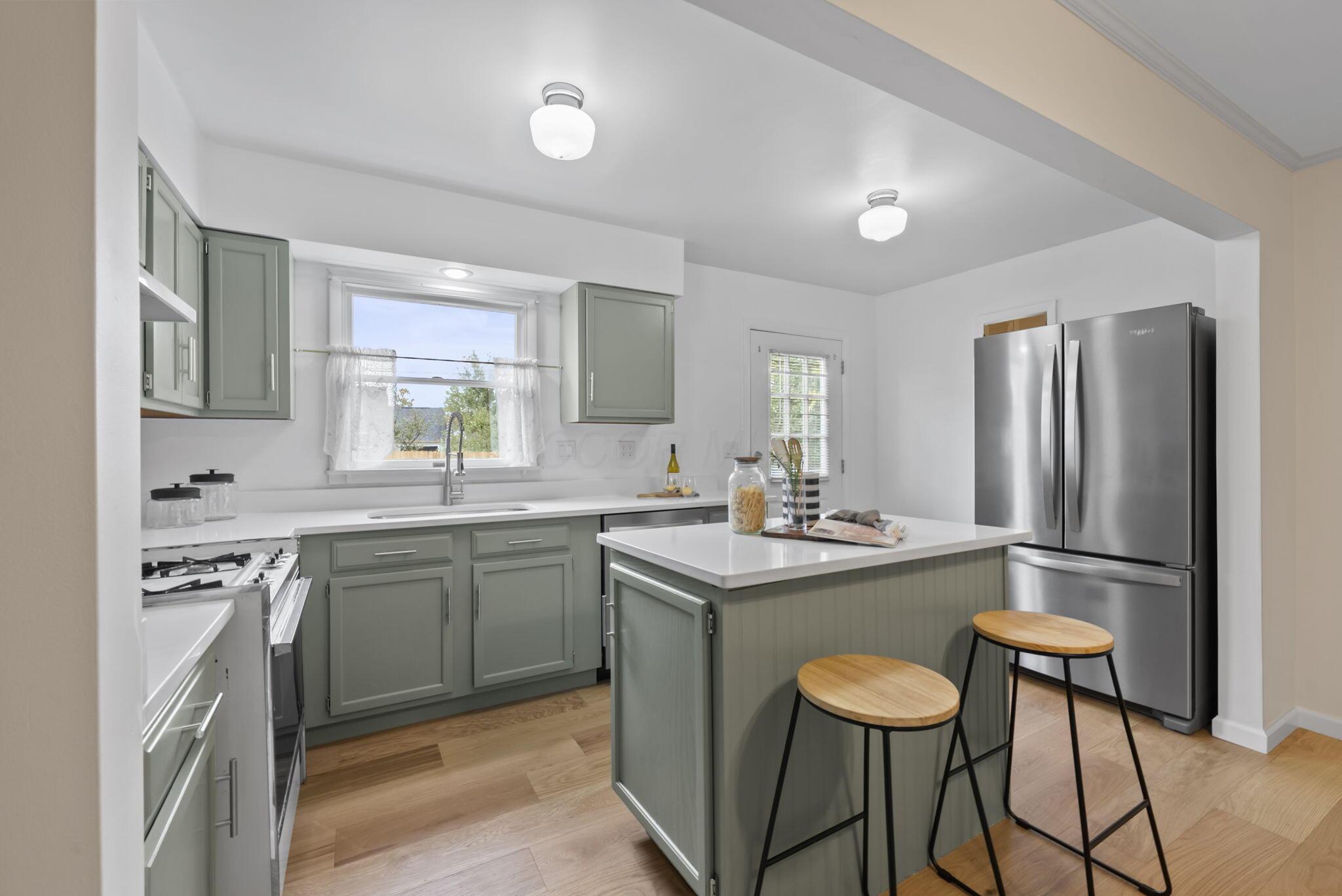 105 W Lincoln Avenue