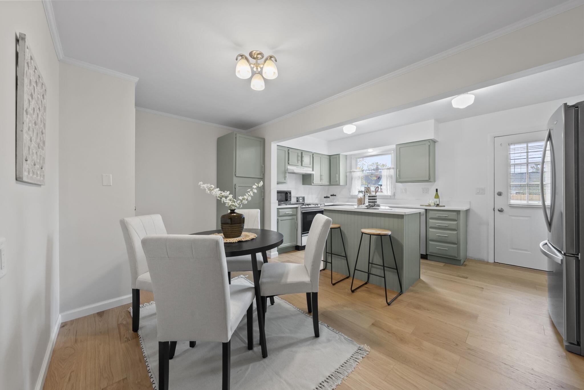 105 W Lincoln Avenue