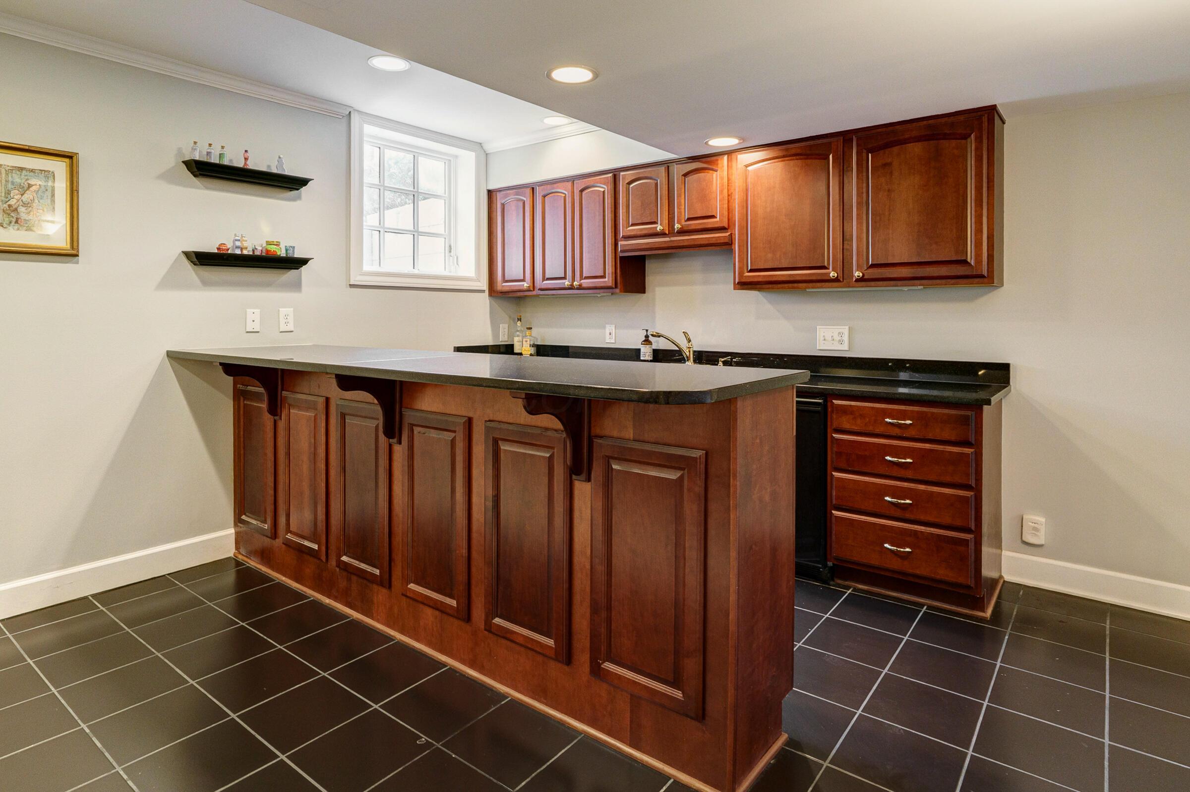 6988 Greensward Road