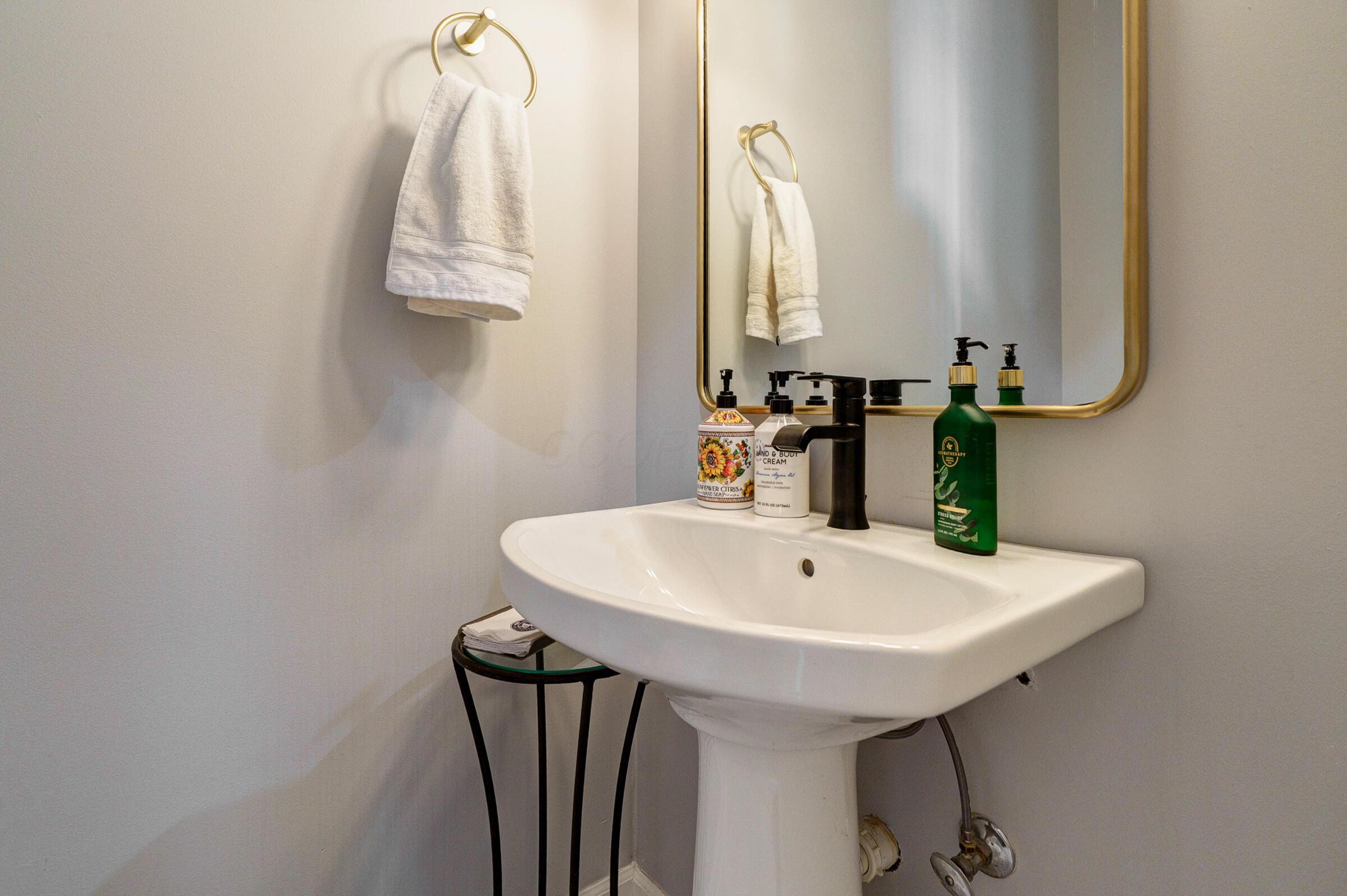 6988 Greensward Road