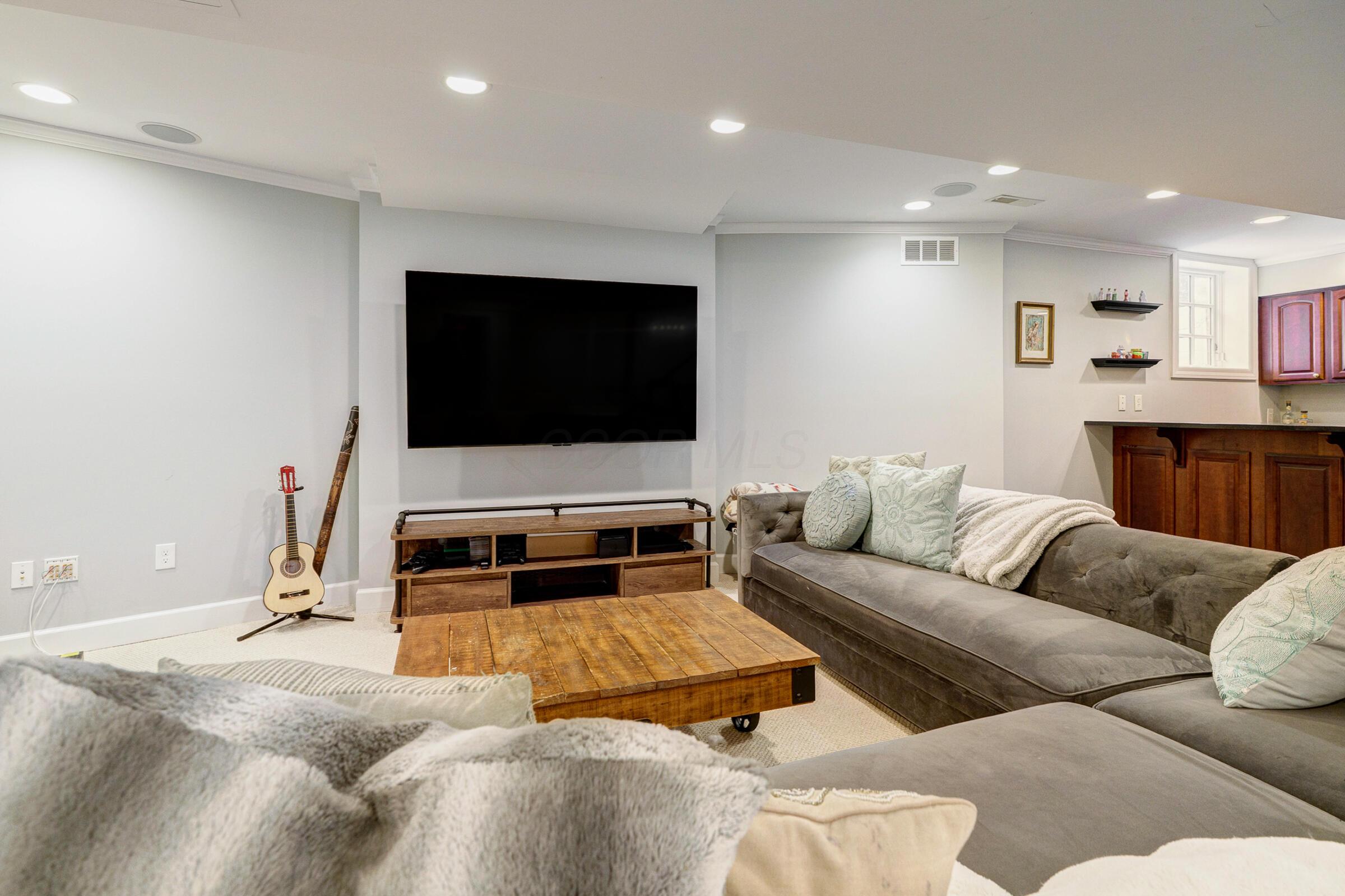 6988 Greensward Road