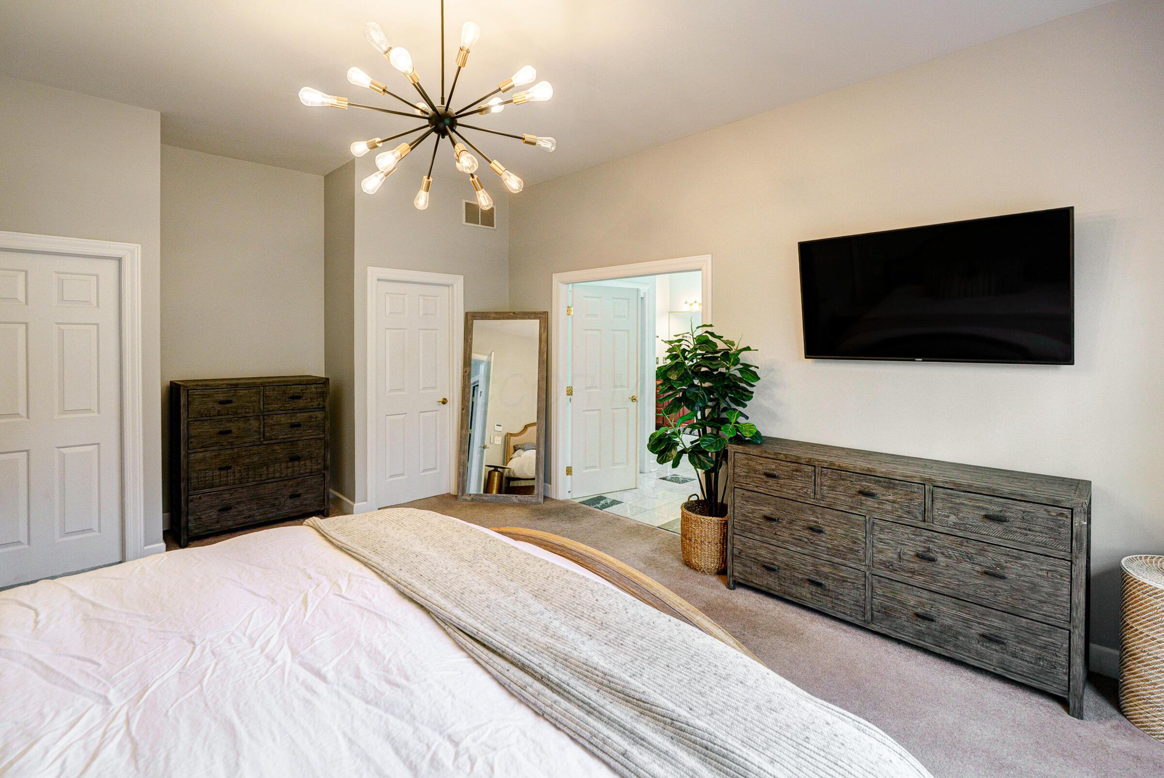 6988 Greensward Road