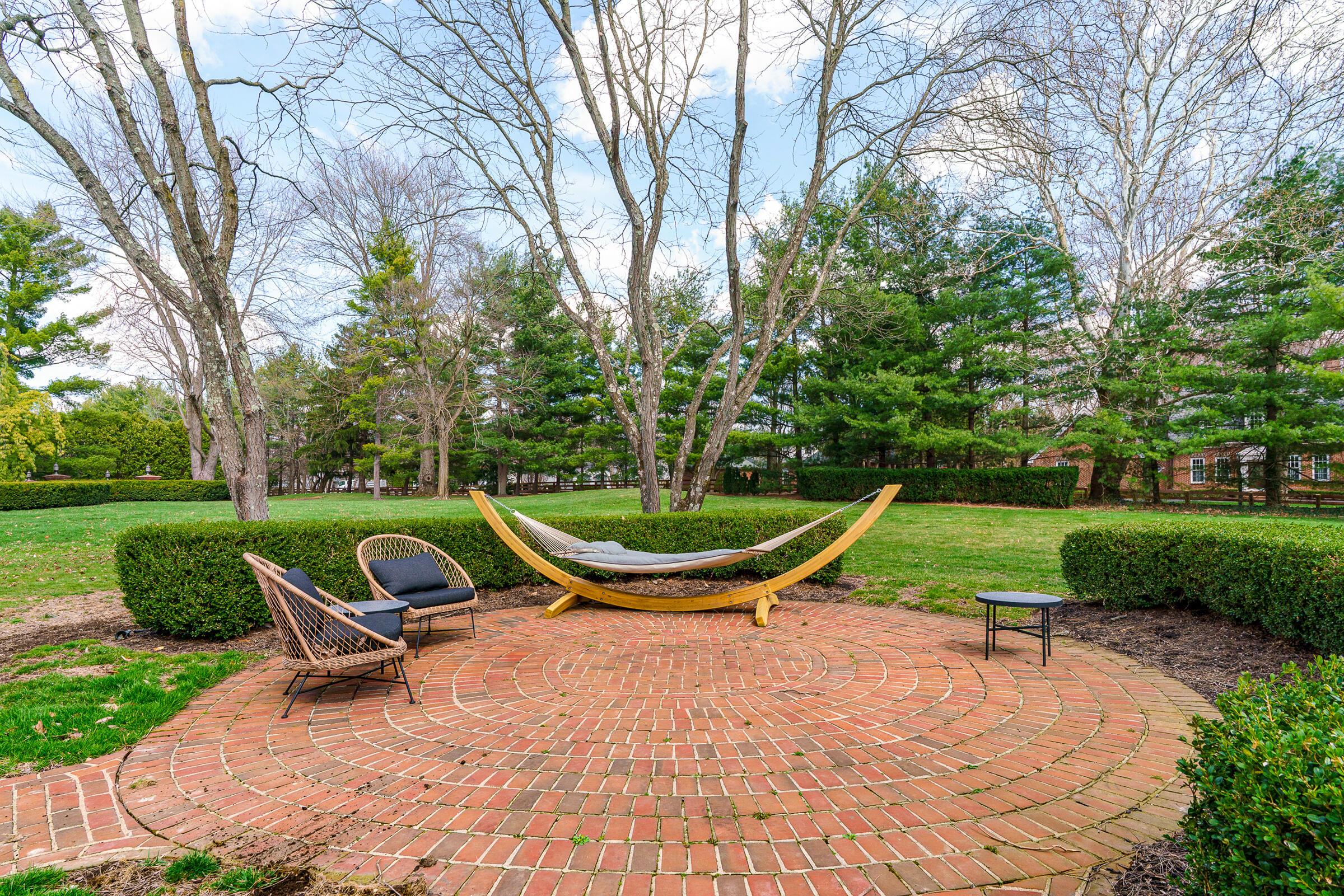 6988 Greensward Road