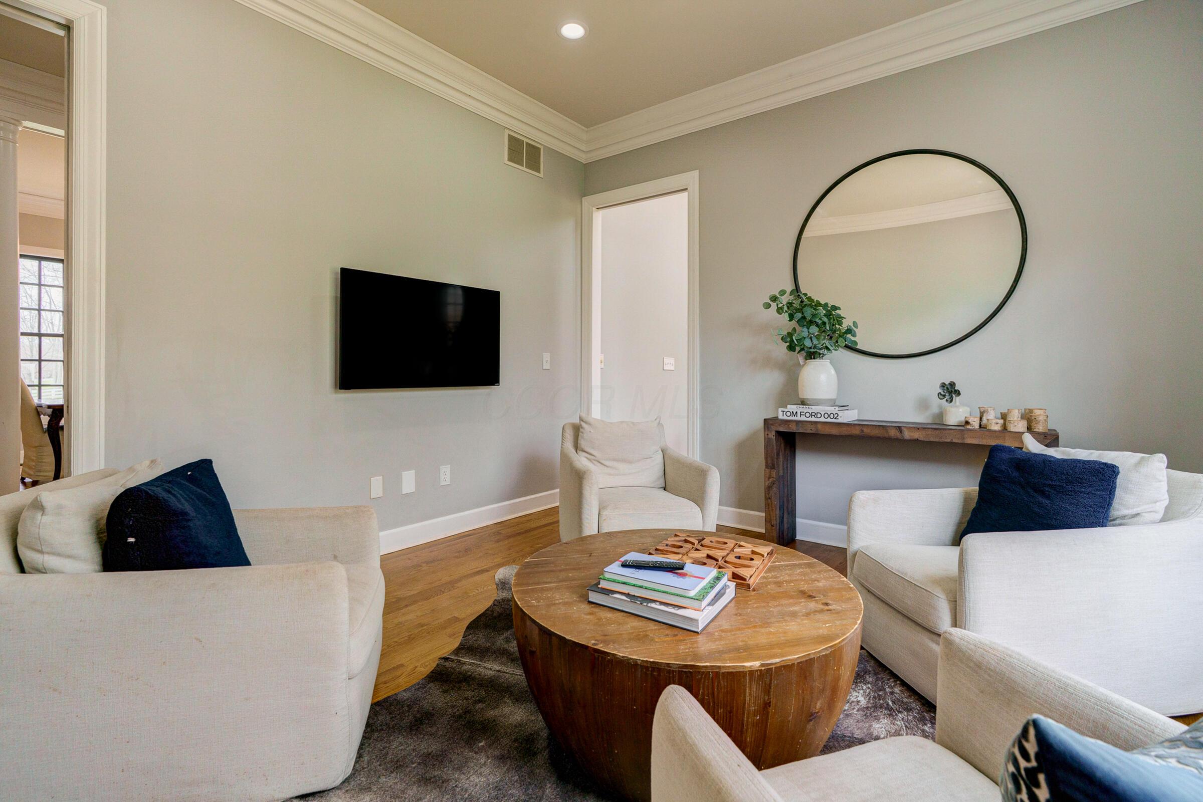 6988 Greensward Road