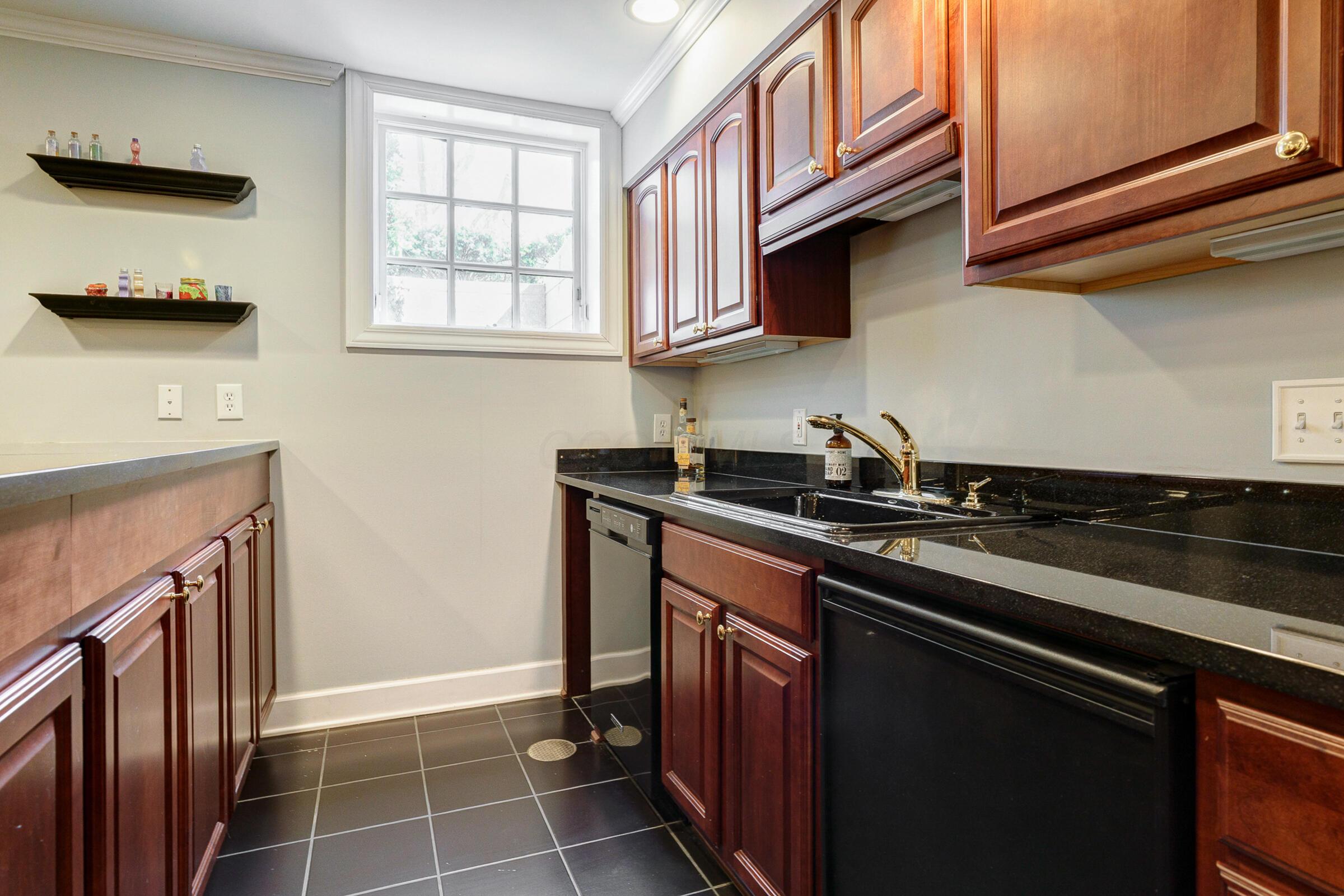 6988 Greensward Road