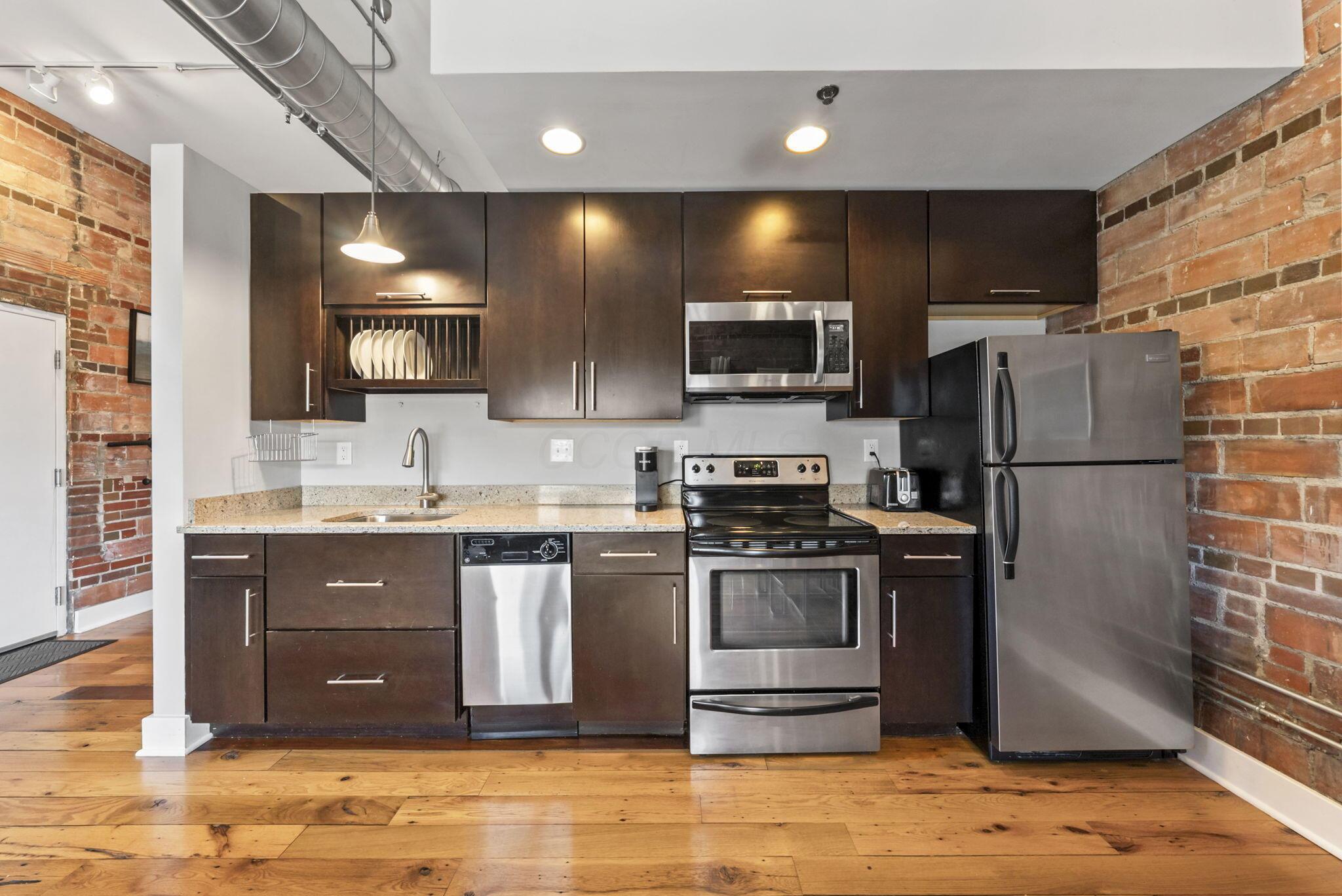 221 N Front Street, 602