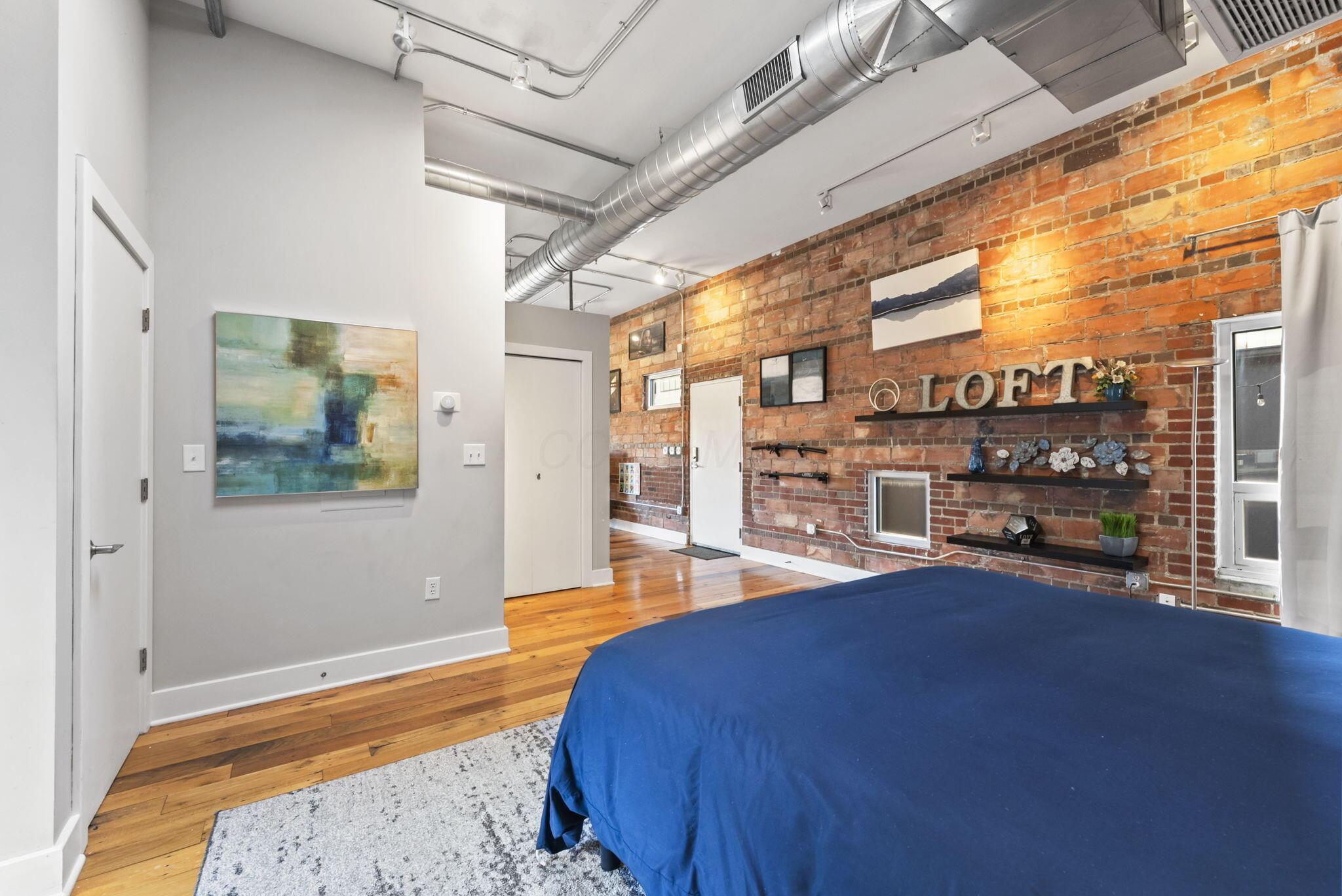 221 N Front Street, 602