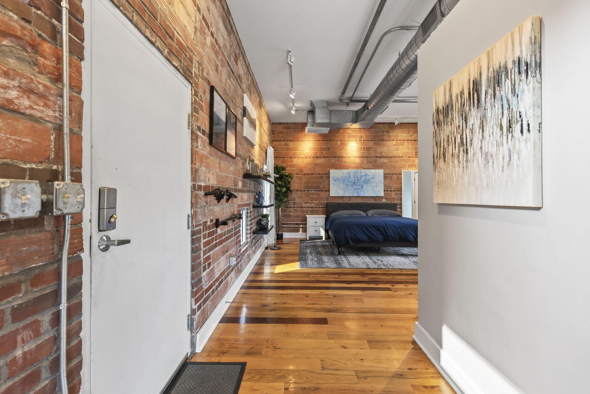 221 N Front Street, 602