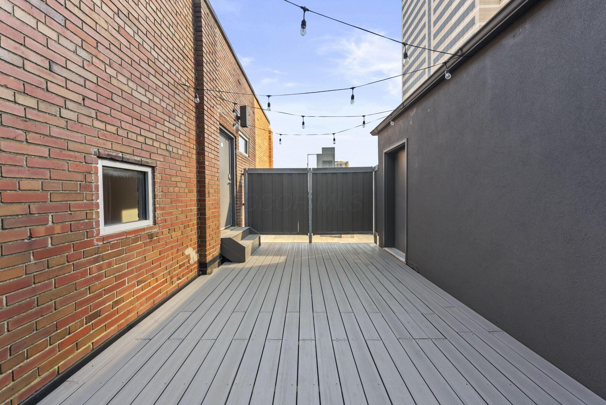 221 N Front Street, 602