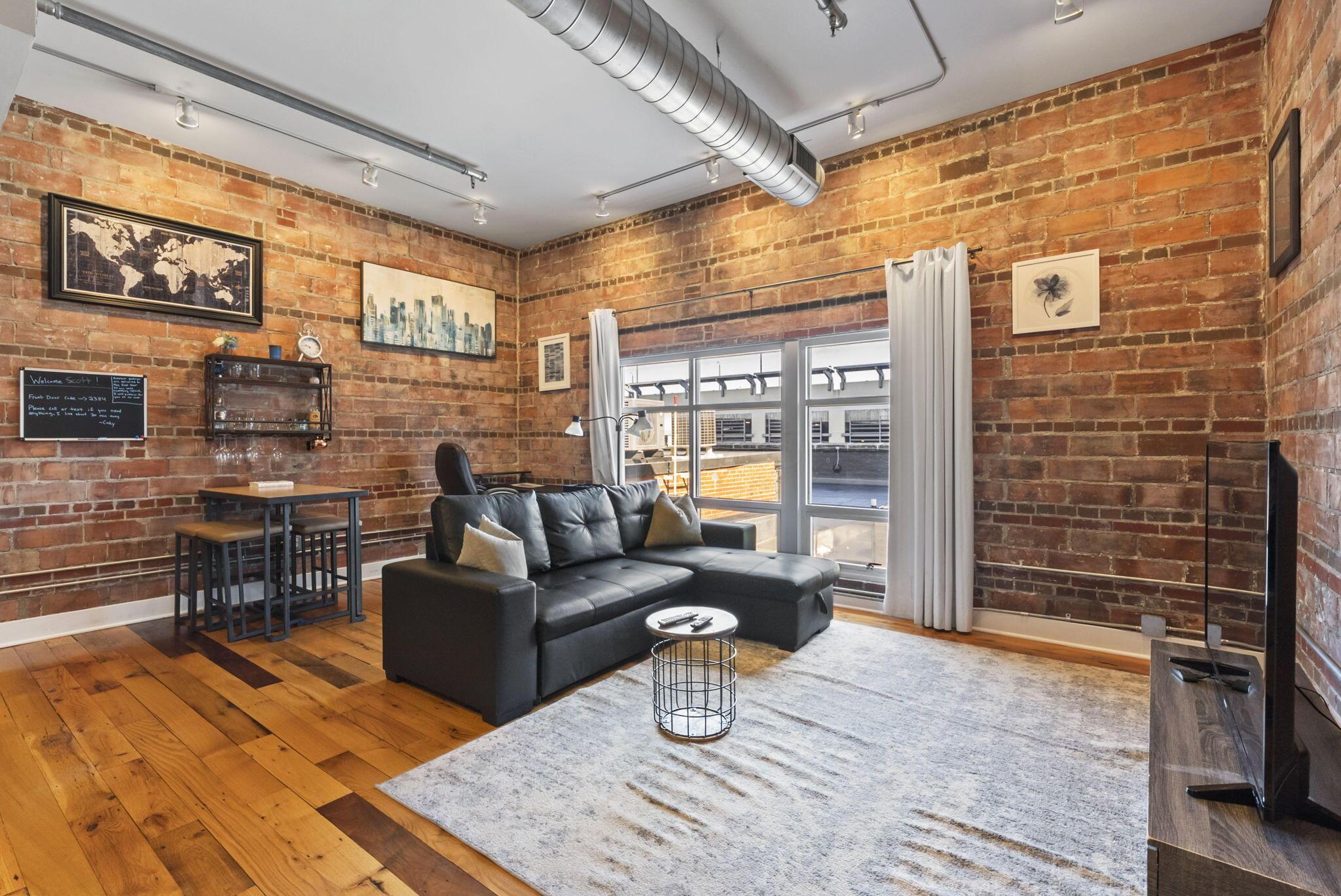 221 N Front Street, 602
