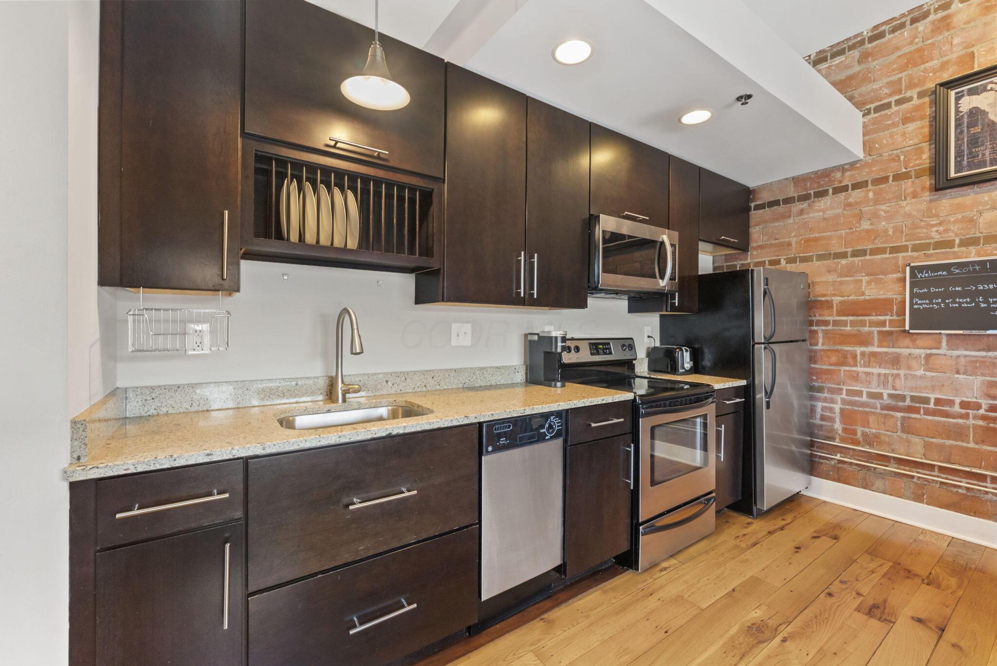 221 N Front Street, 602