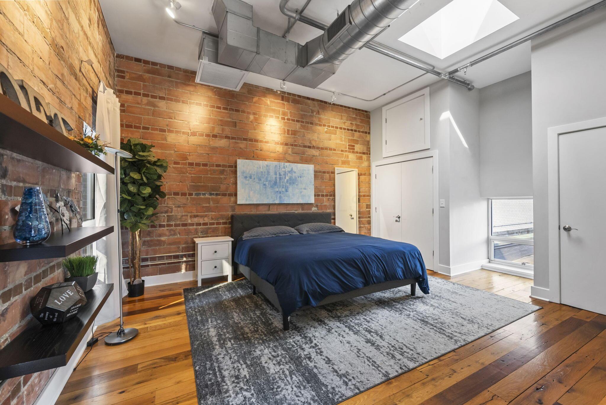 221 N Front Street, 602