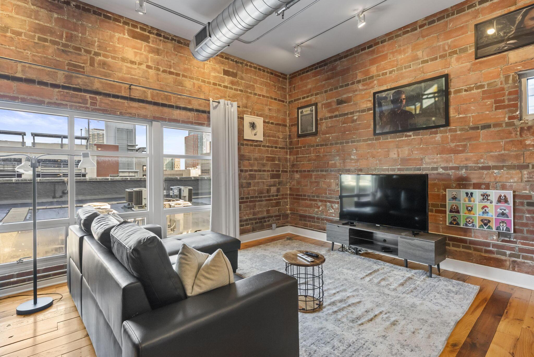 221 N Front Street, 602