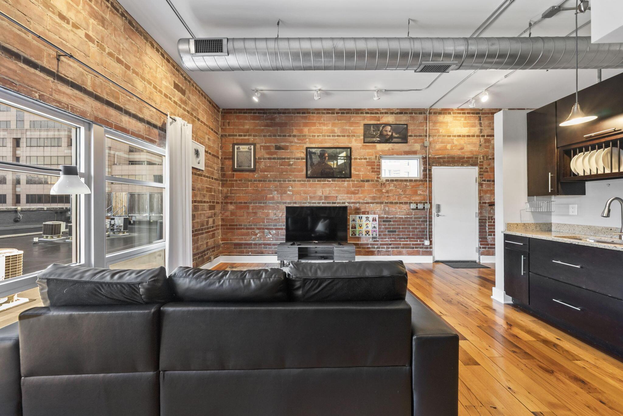 221 N Front Street, 602