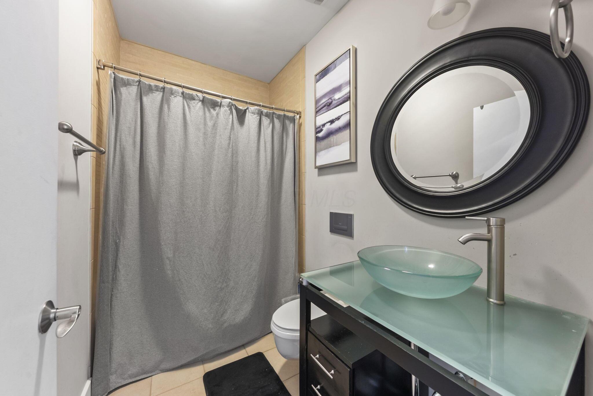 221 N Front Street, 602