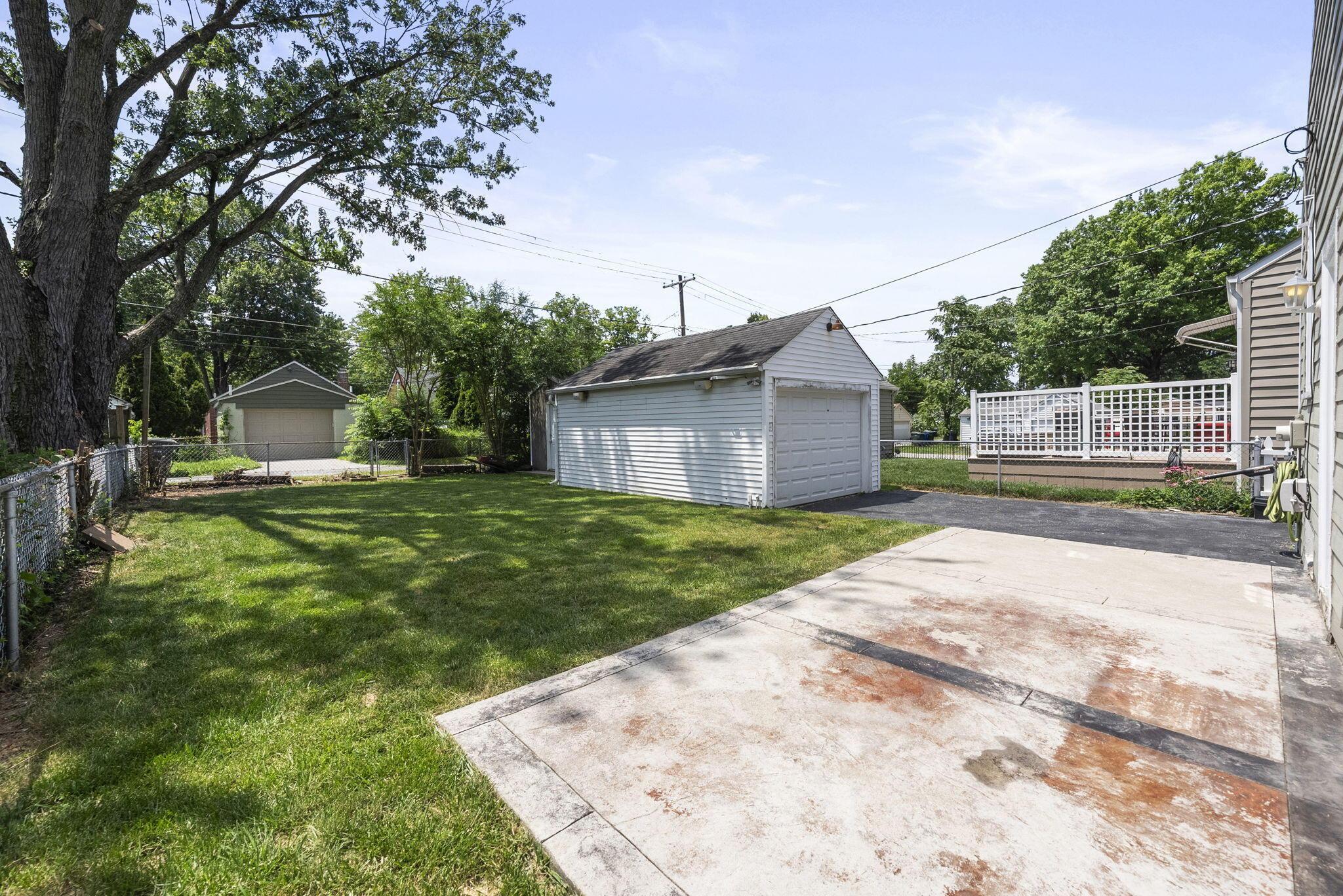 105 E Royal Forest Boulevard