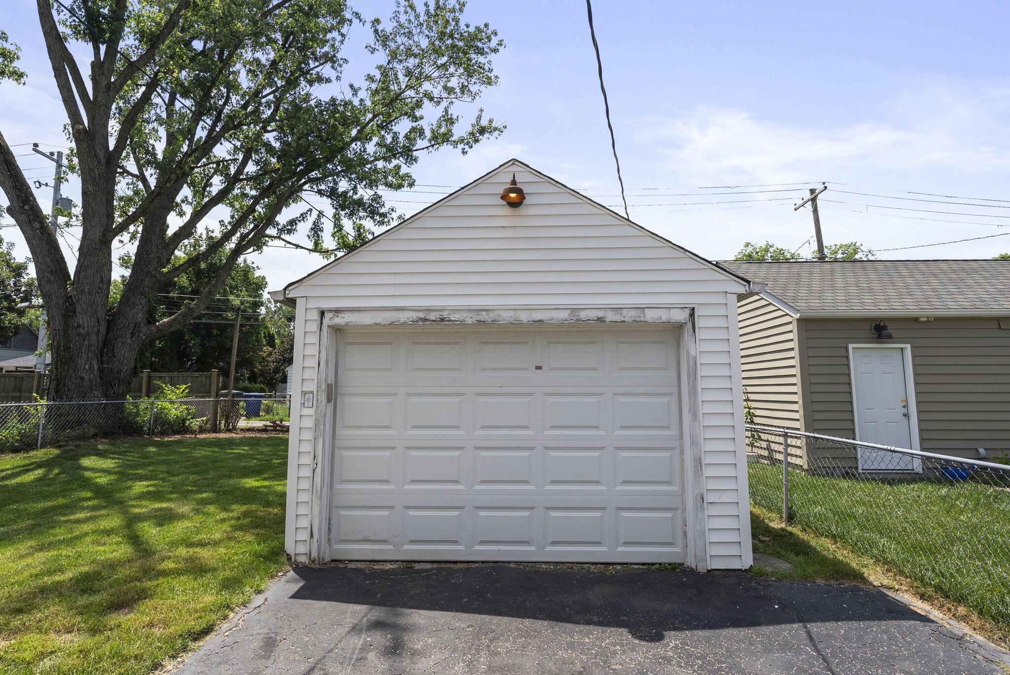 105 E Royal Forest Boulevard