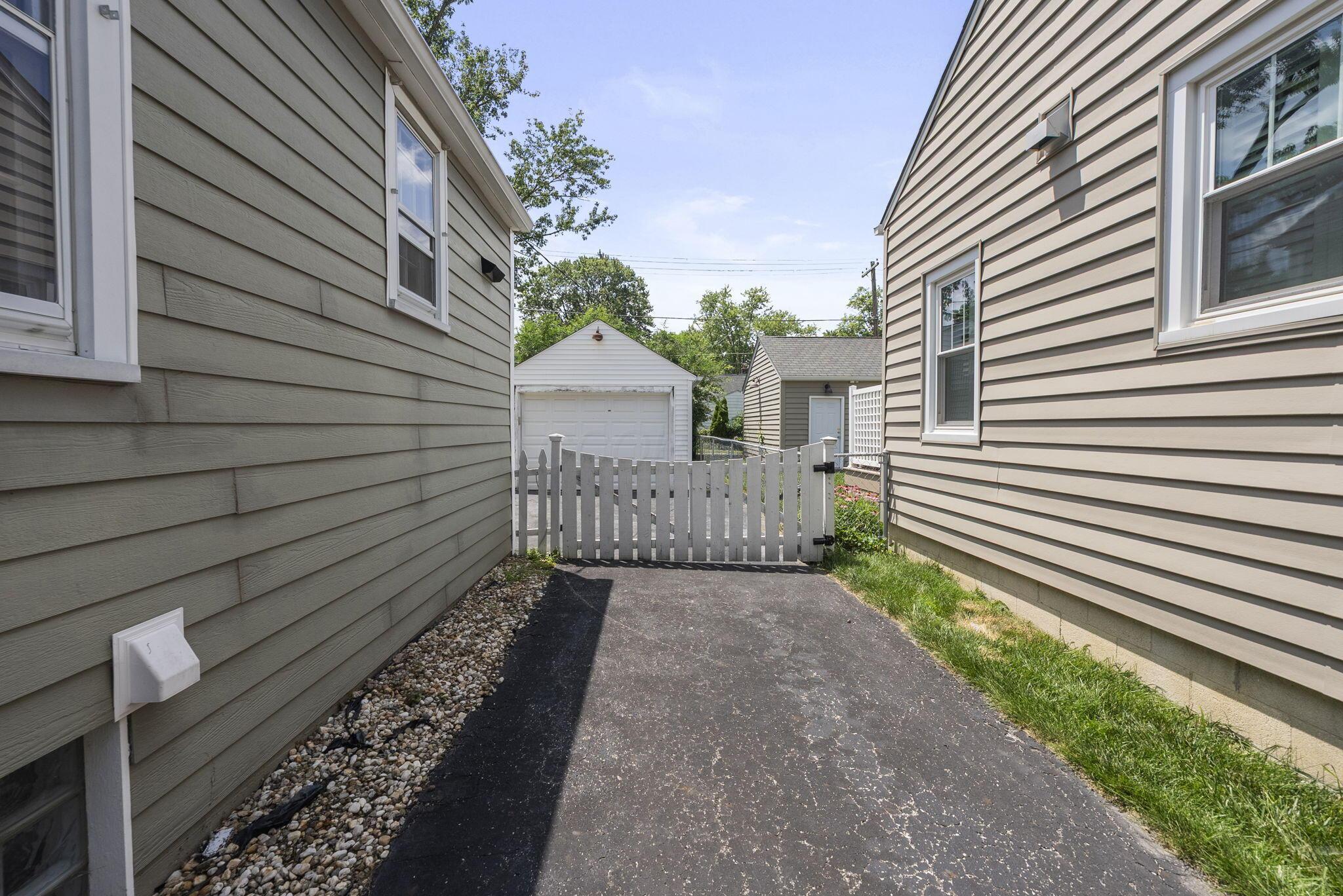 105 E Royal Forest Boulevard