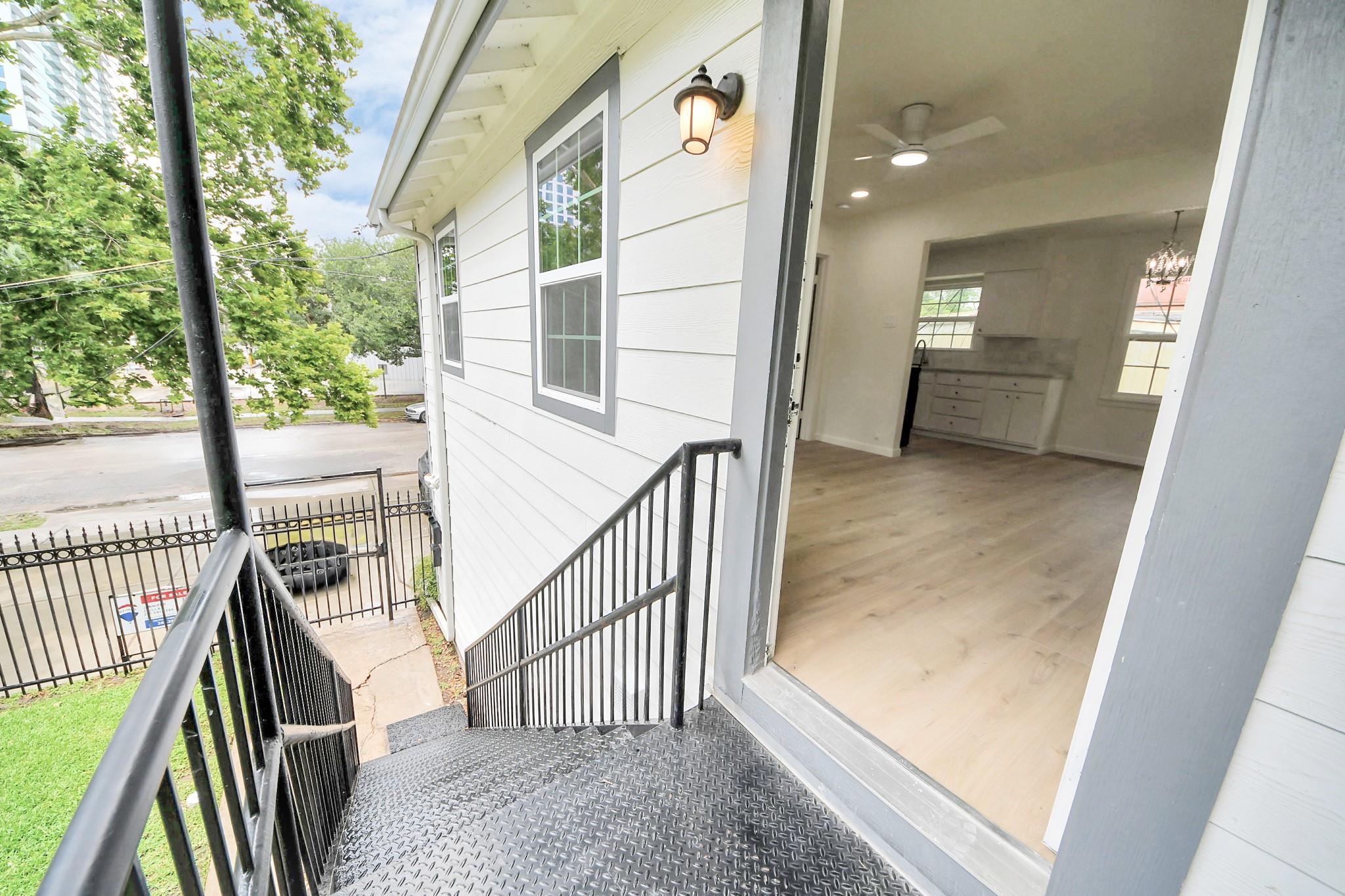 816 Hawthorne Street