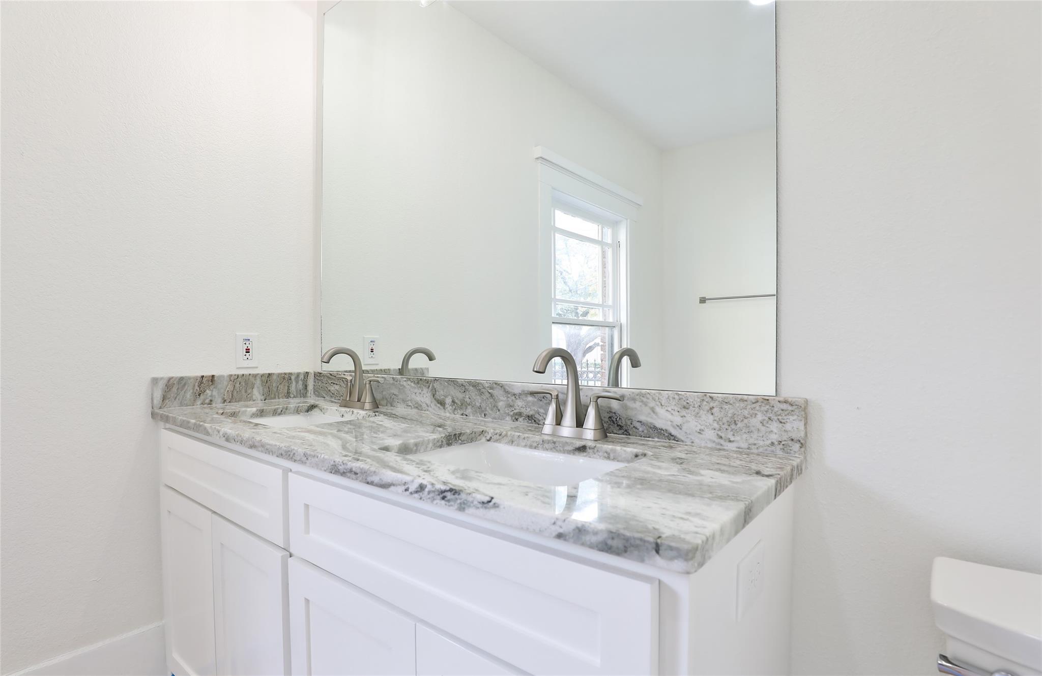 816 Hawthorne Street