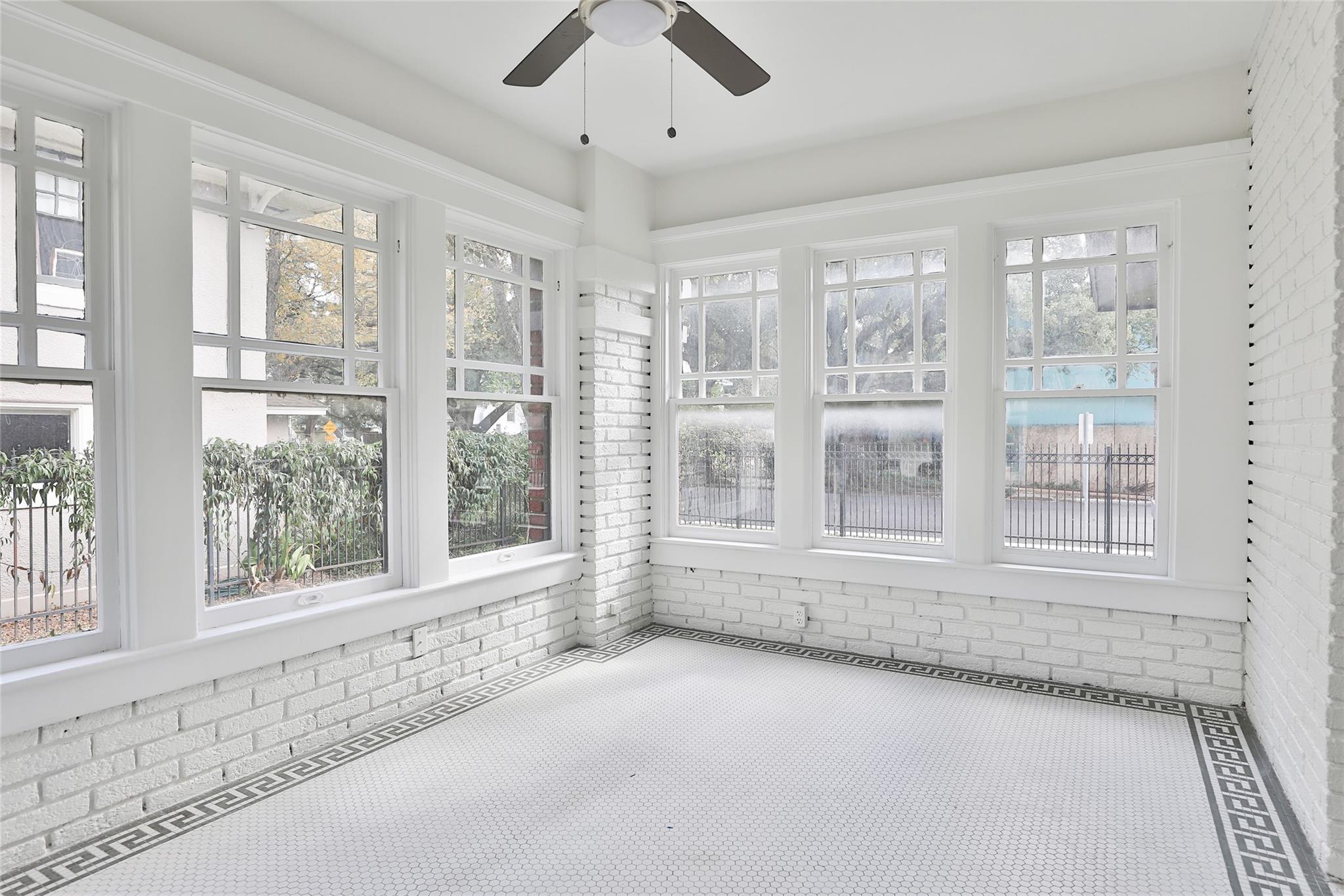 816 Hawthorne Street