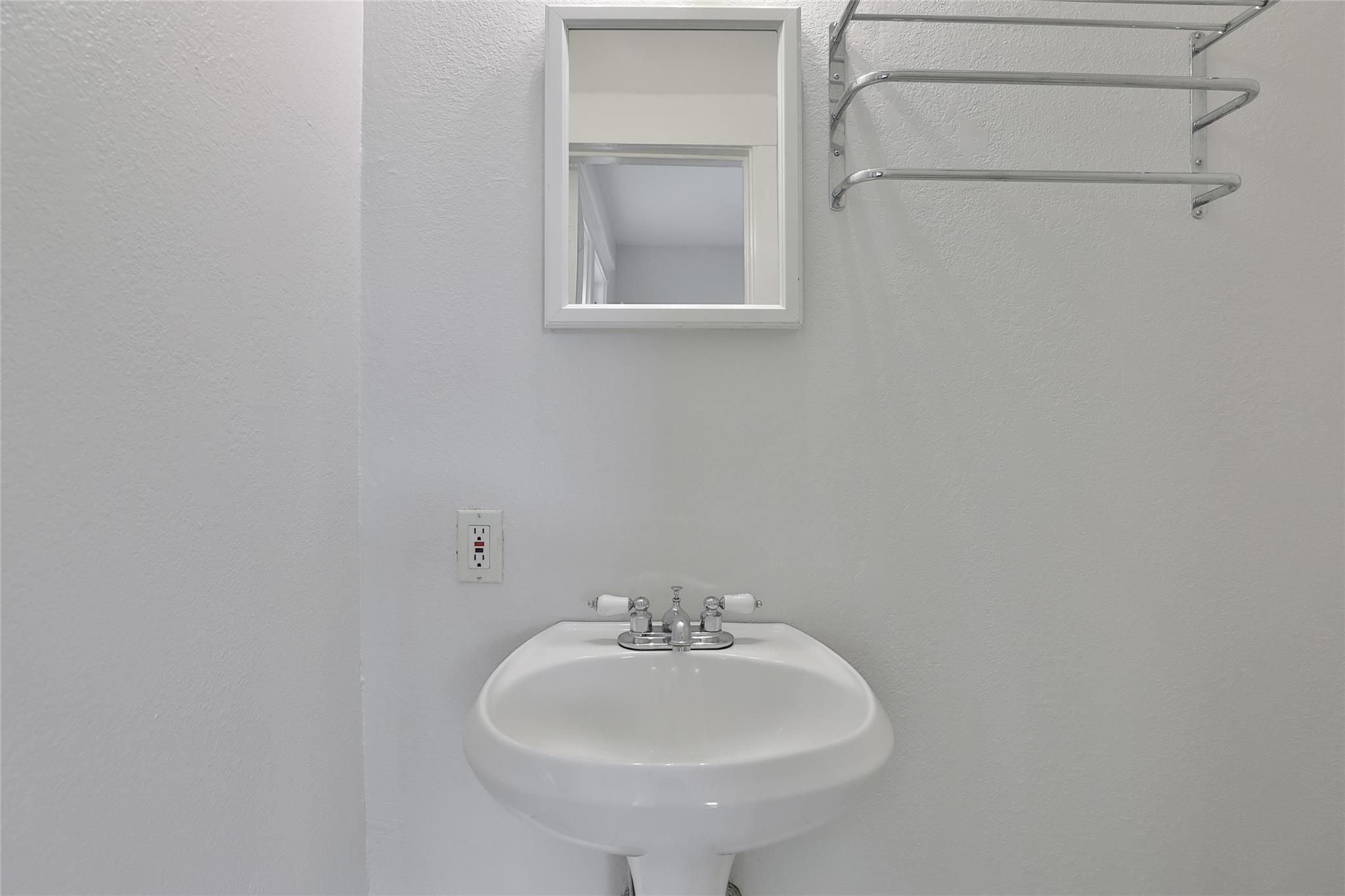 816 Hawthorne Street