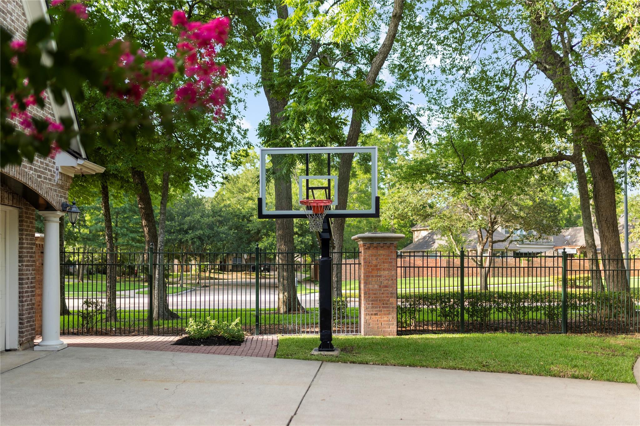 10 Sullivans Court