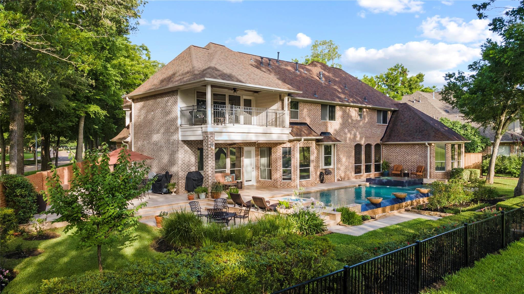 10 Sullivans Court
