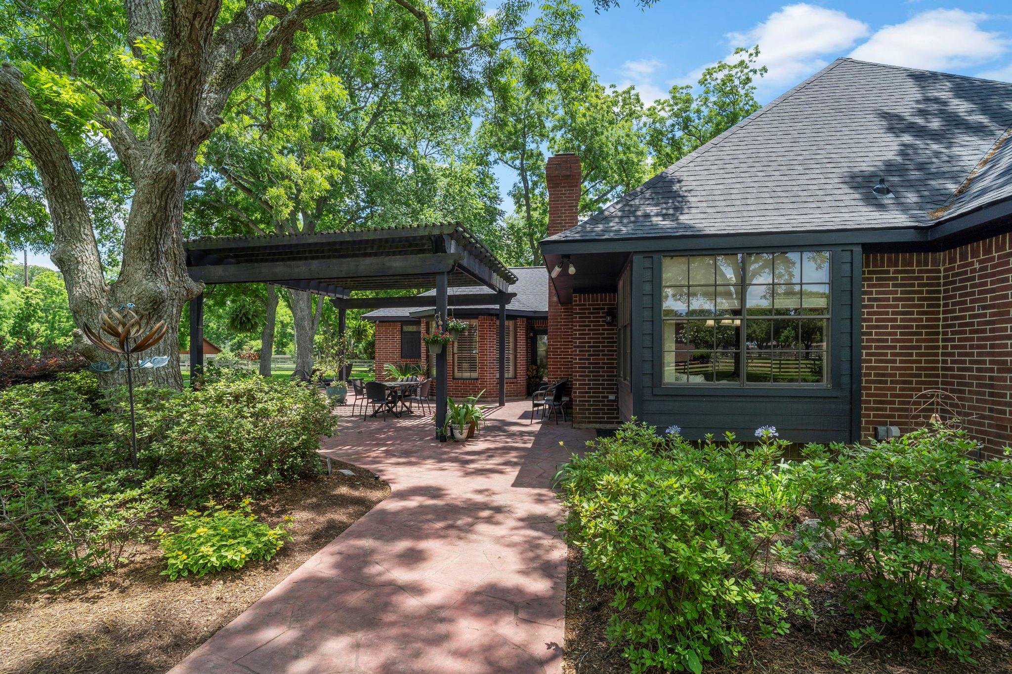 4002 Glenwood Drive
