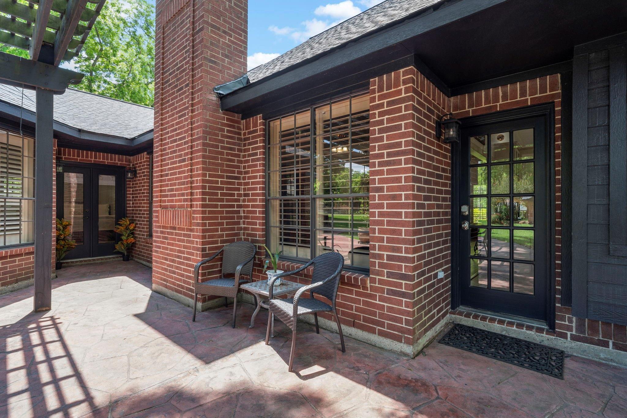 4002 Glenwood Drive