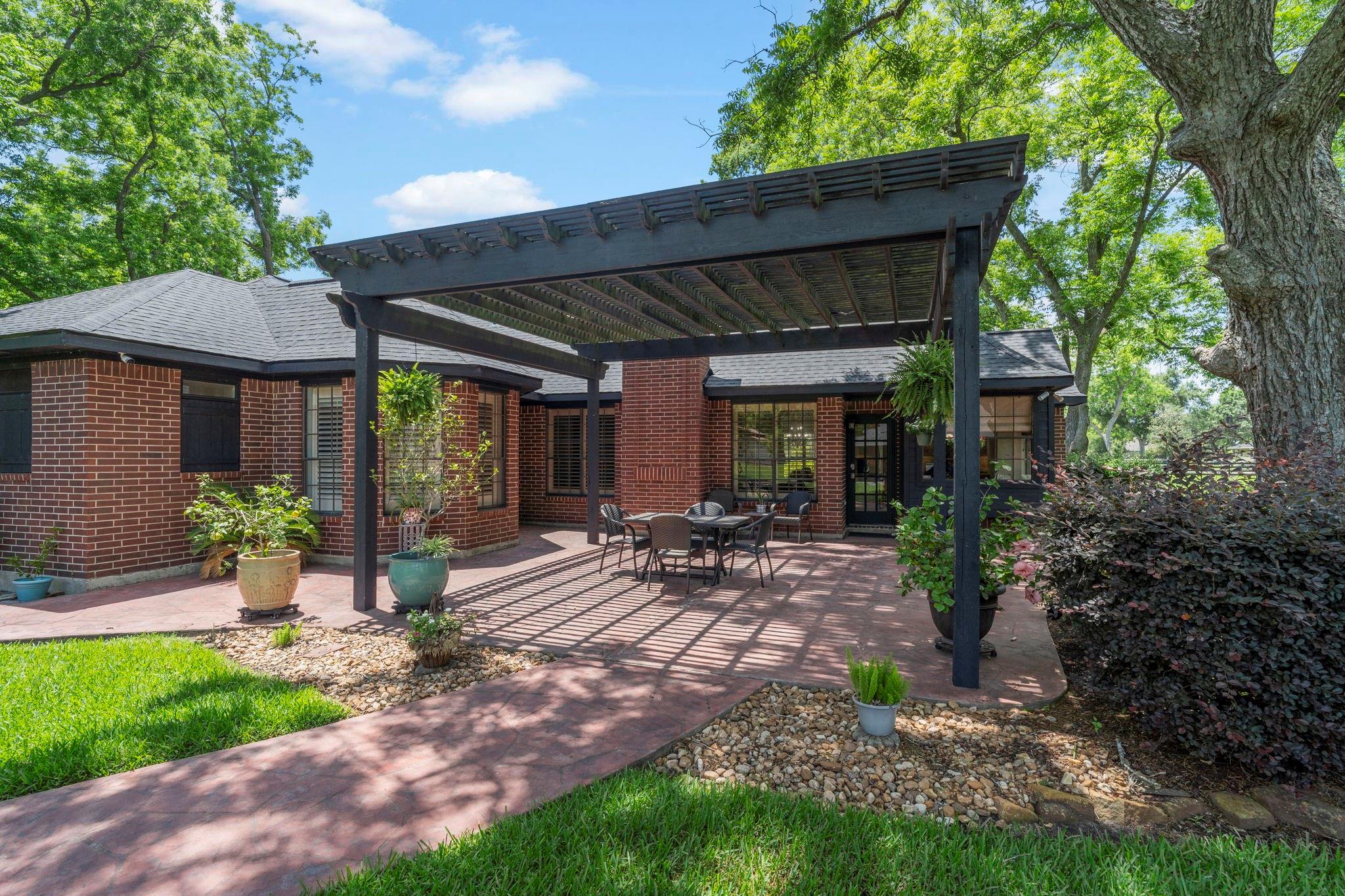 4002 Glenwood Drive