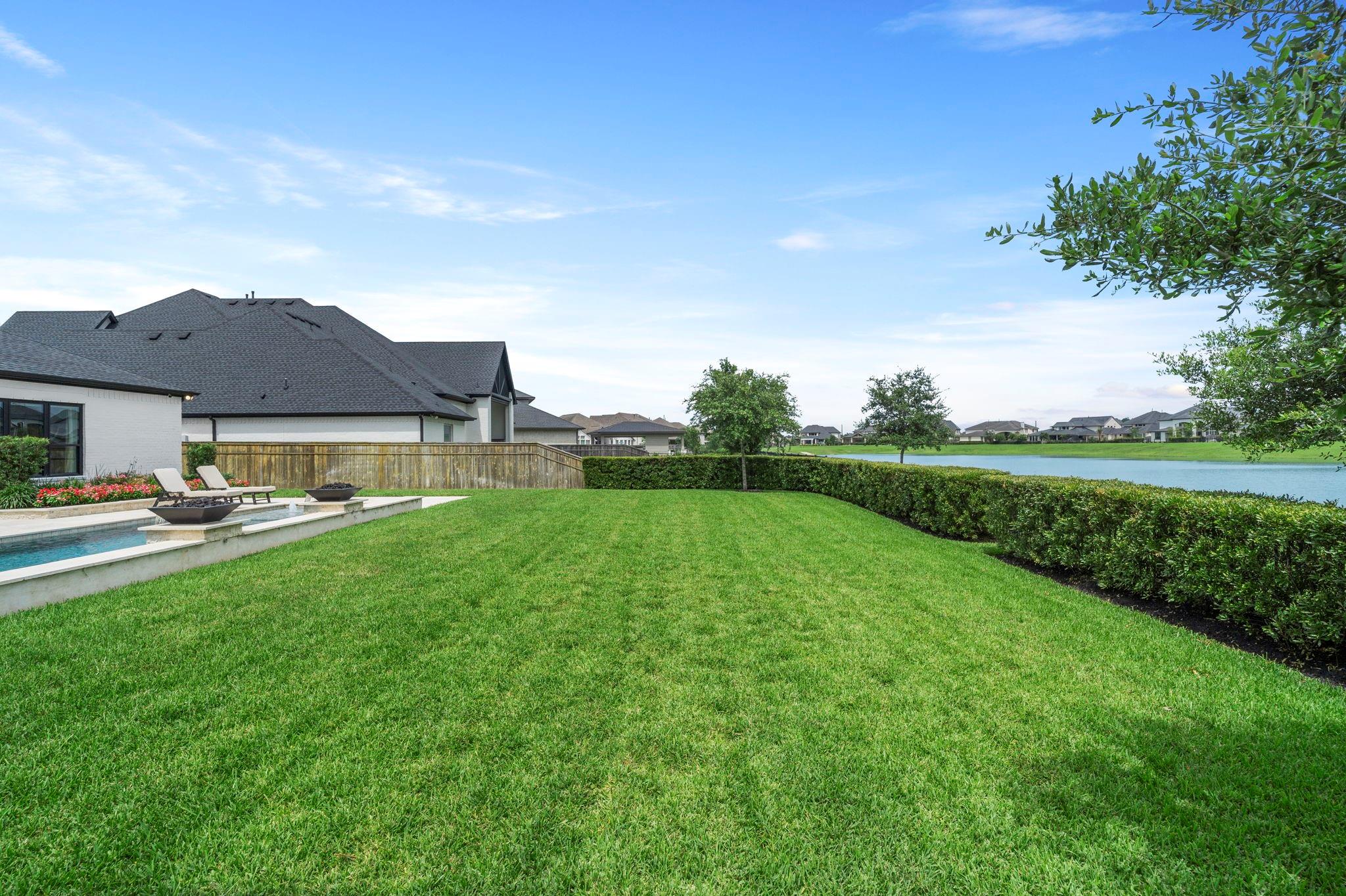 10414 Fountain Shore Drive