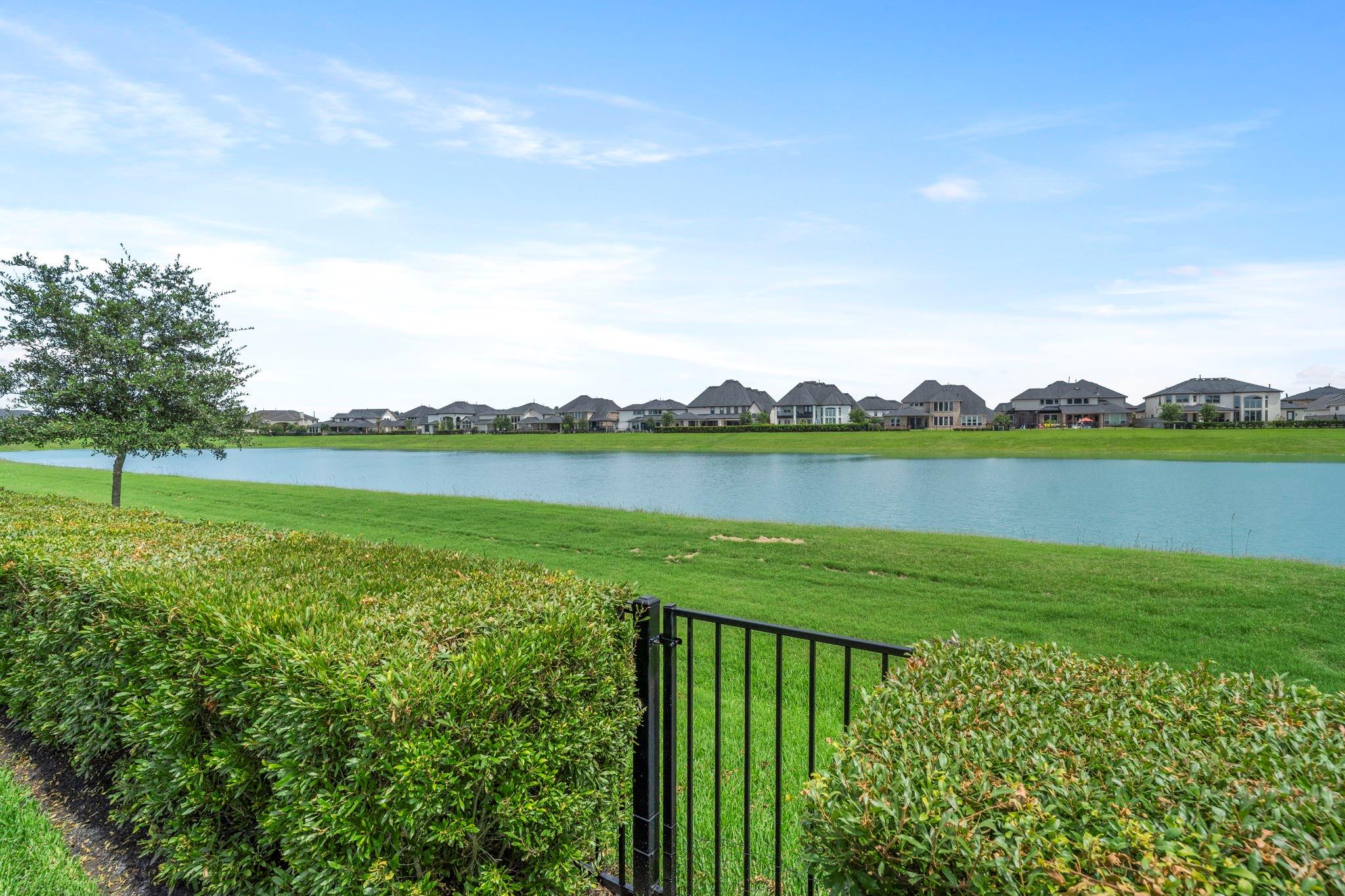 10414 Fountain Shore Drive