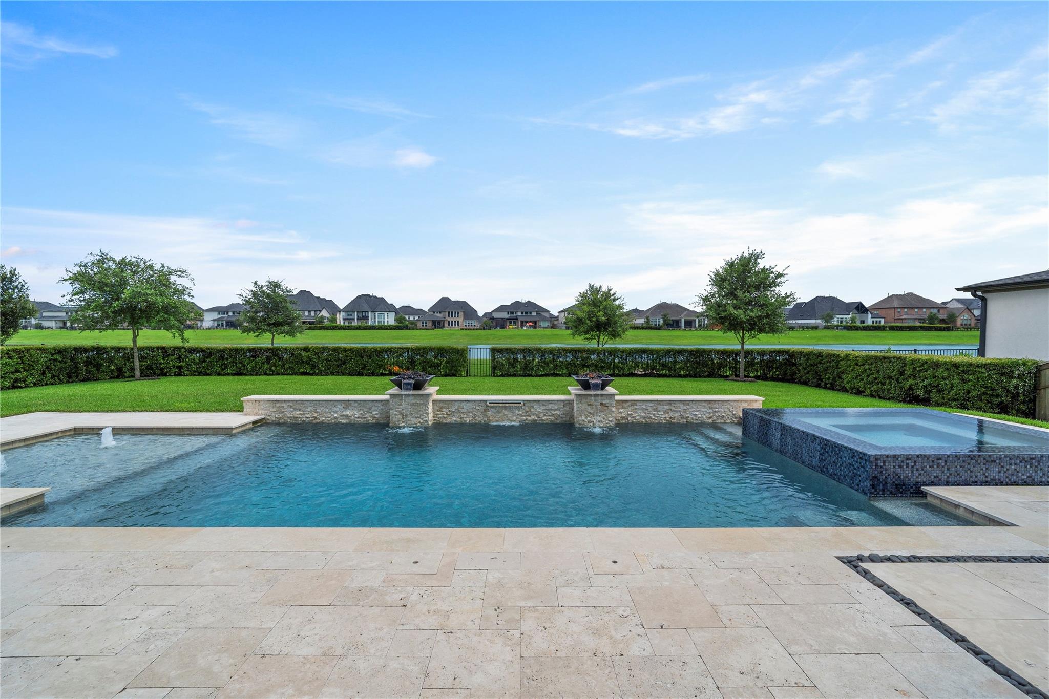 10414 Fountain Shore Drive