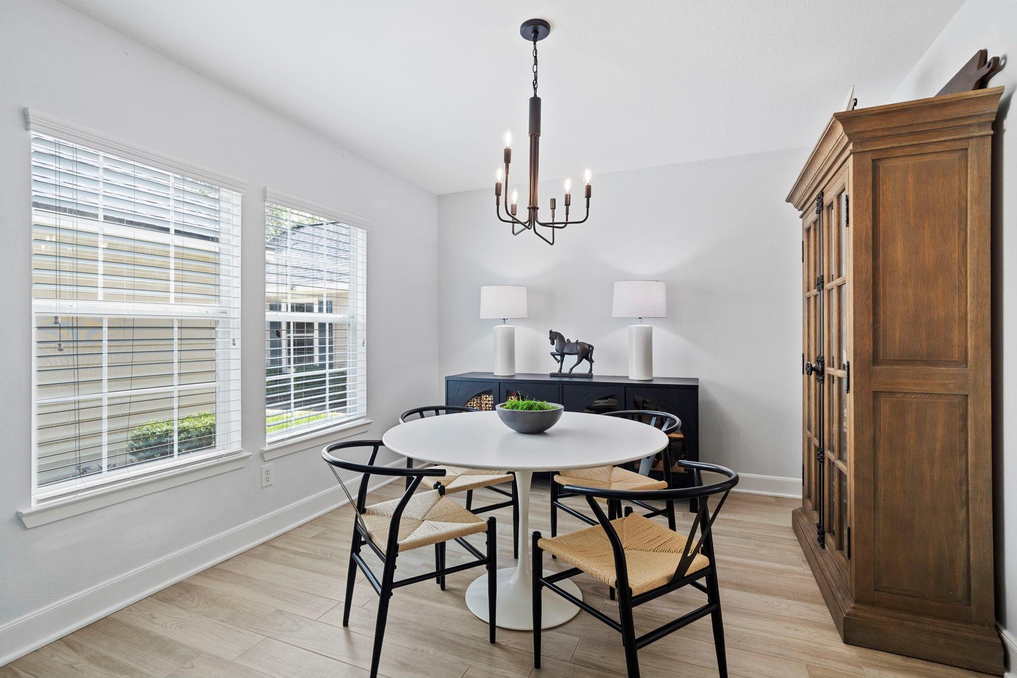 5831 Silver Oak