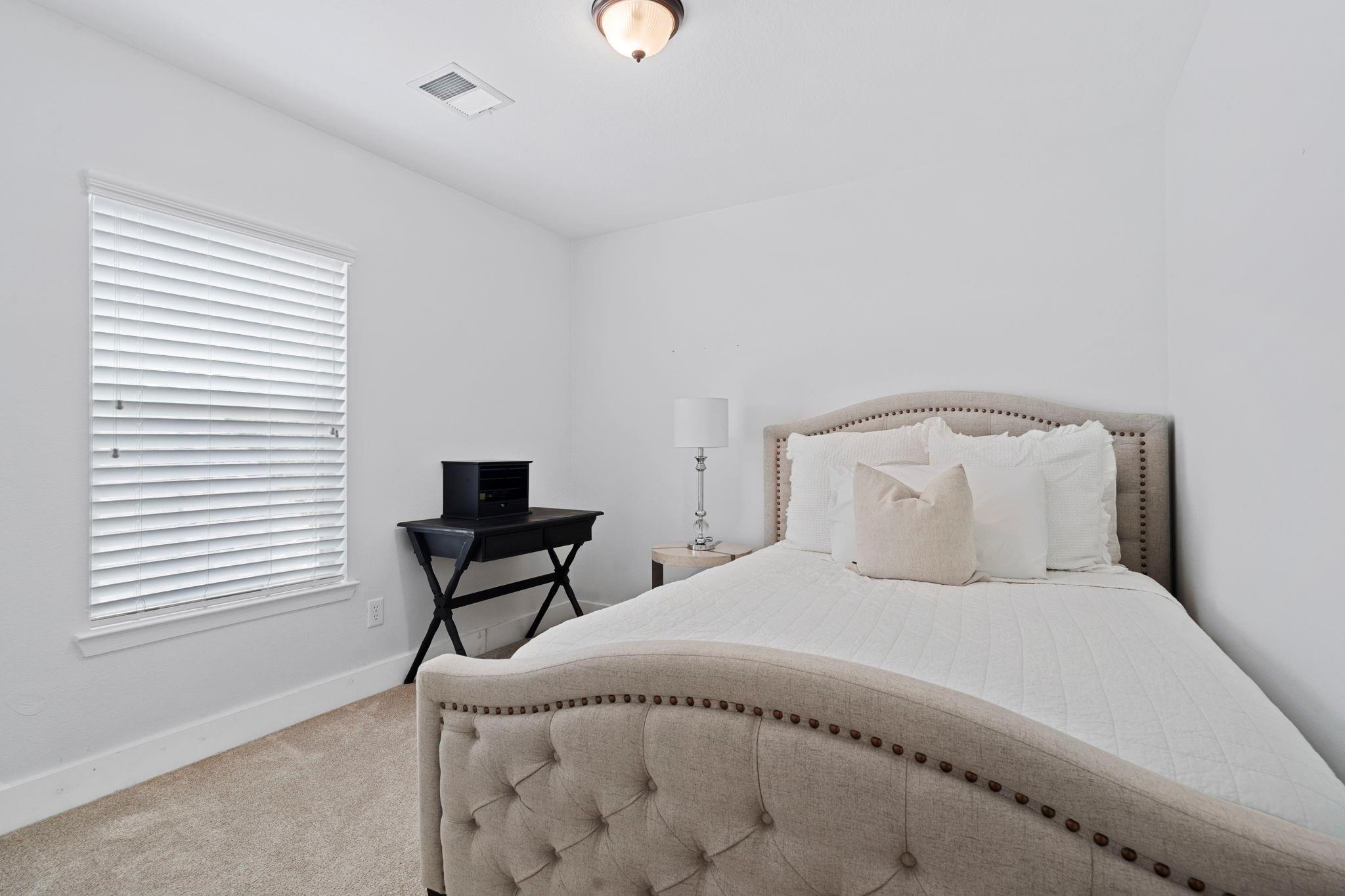 5831 Silver Oak