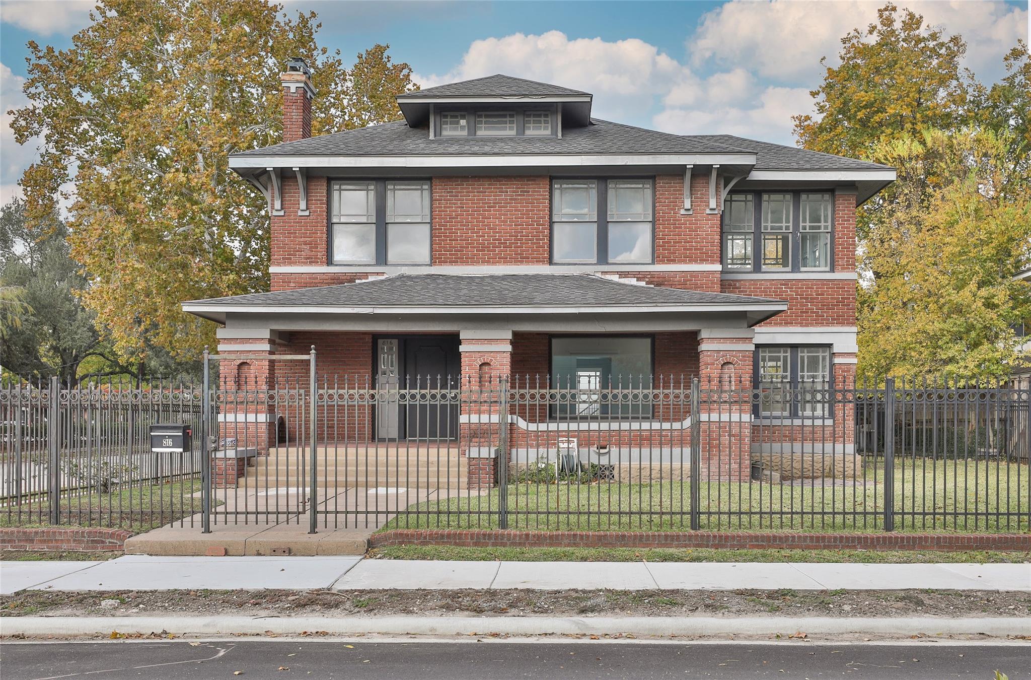 816 Hawthorne Street