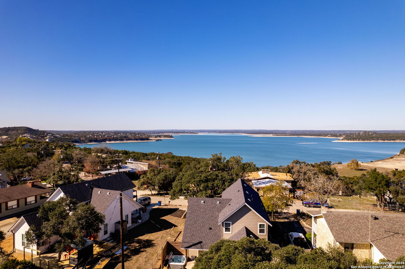 520 DEERWOOD DR