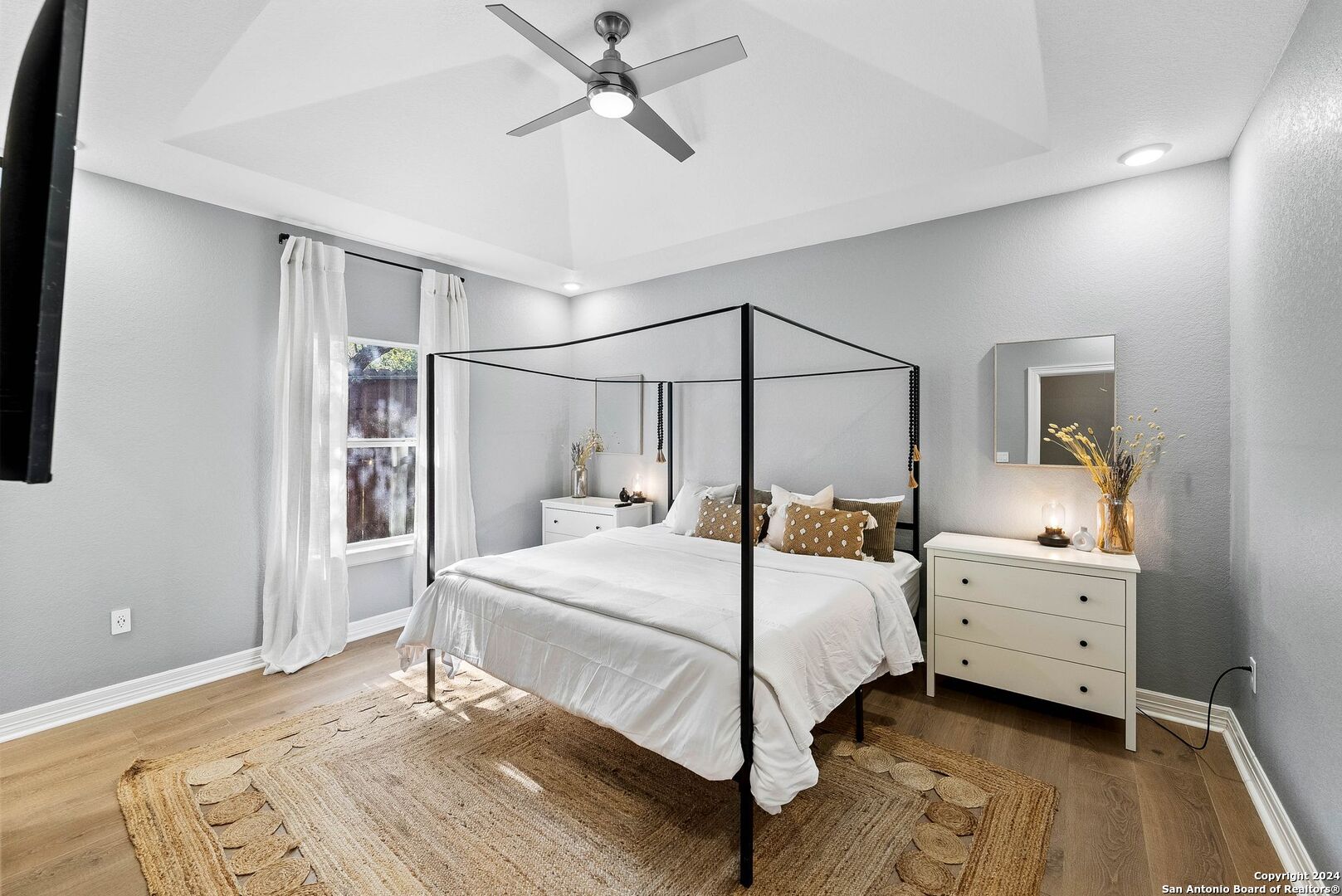 1392 Hillcrest Forest