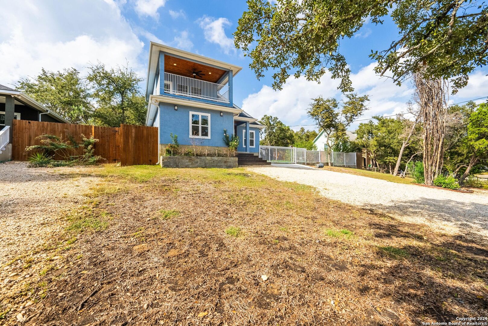 1392 Hillcrest Forest