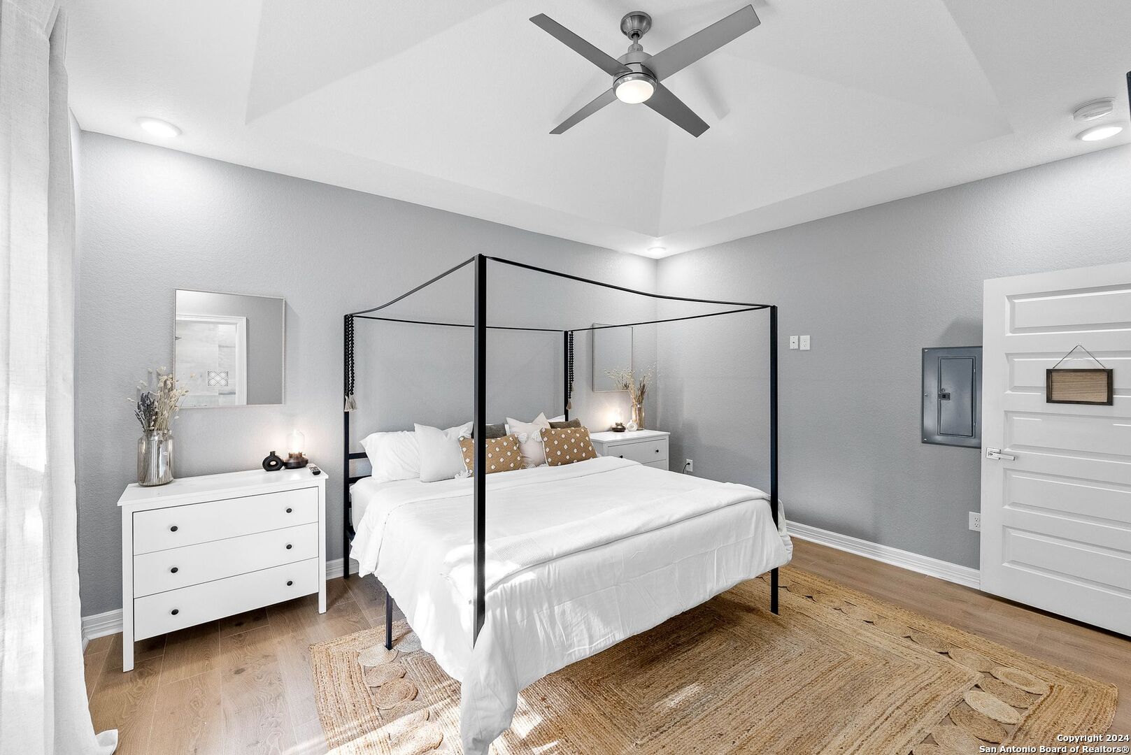 1392 Hillcrest Forest