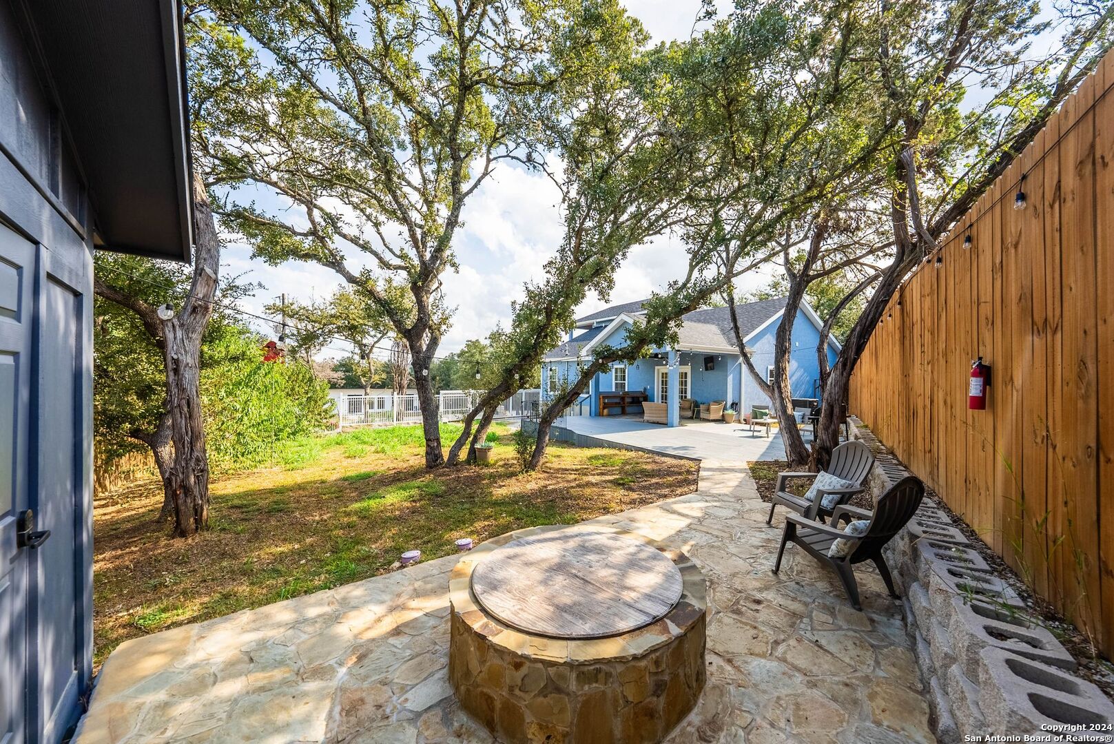1392 Hillcrest Forest