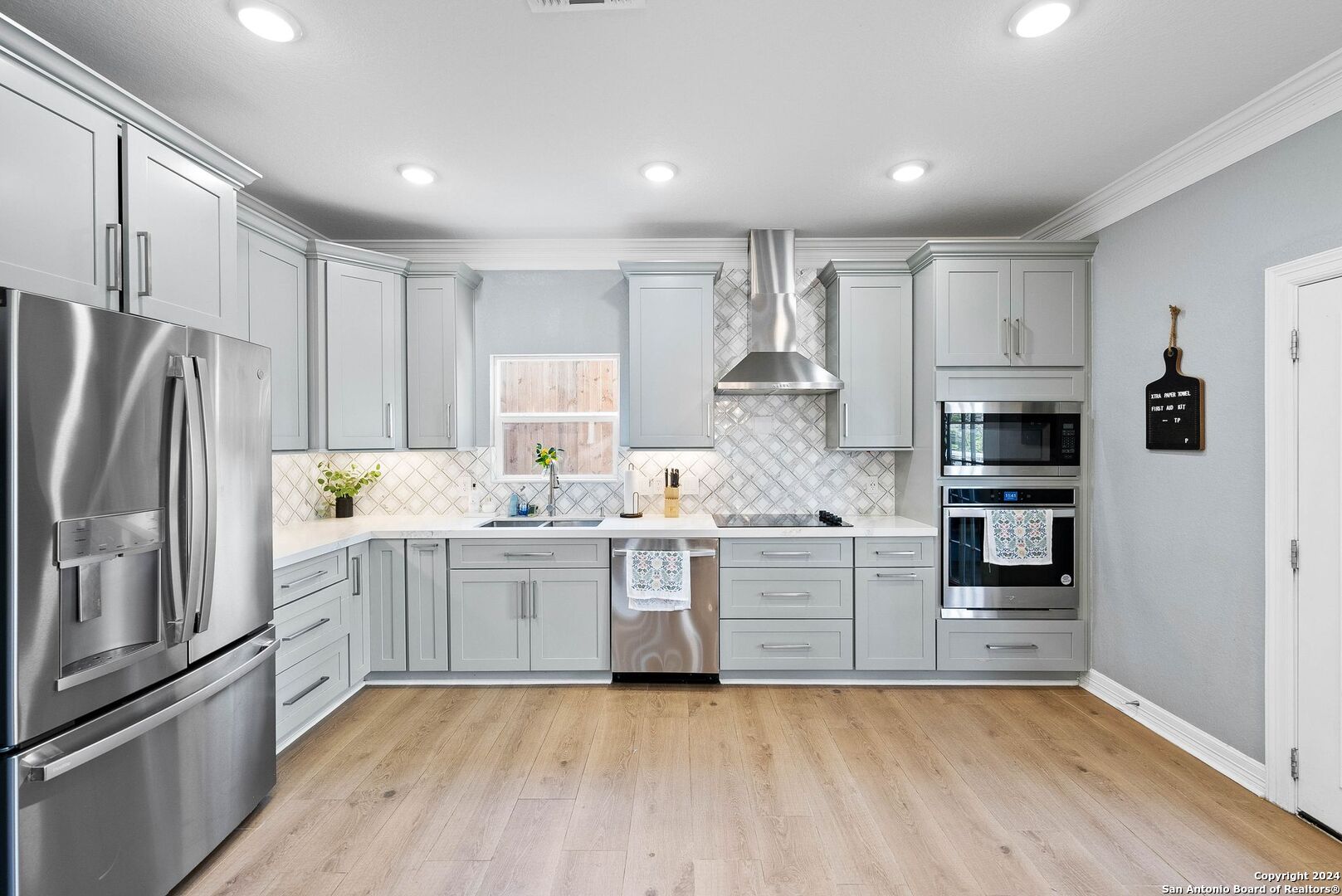 1392 Hillcrest Forest