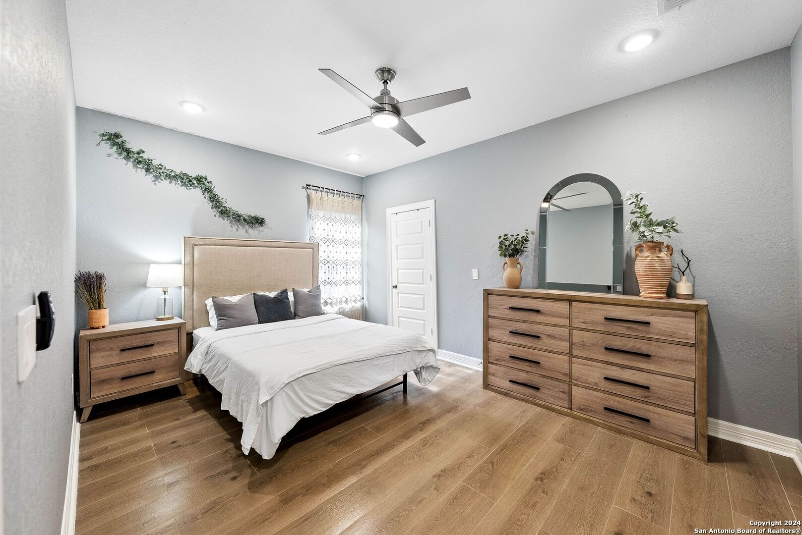 1392 Hillcrest Forest