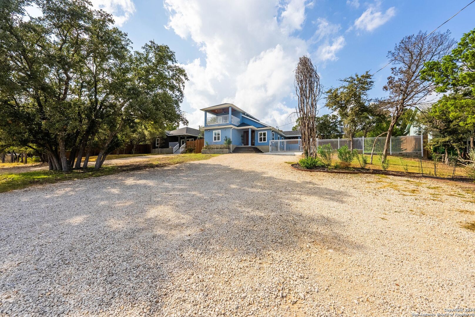 1392 Hillcrest Forest
