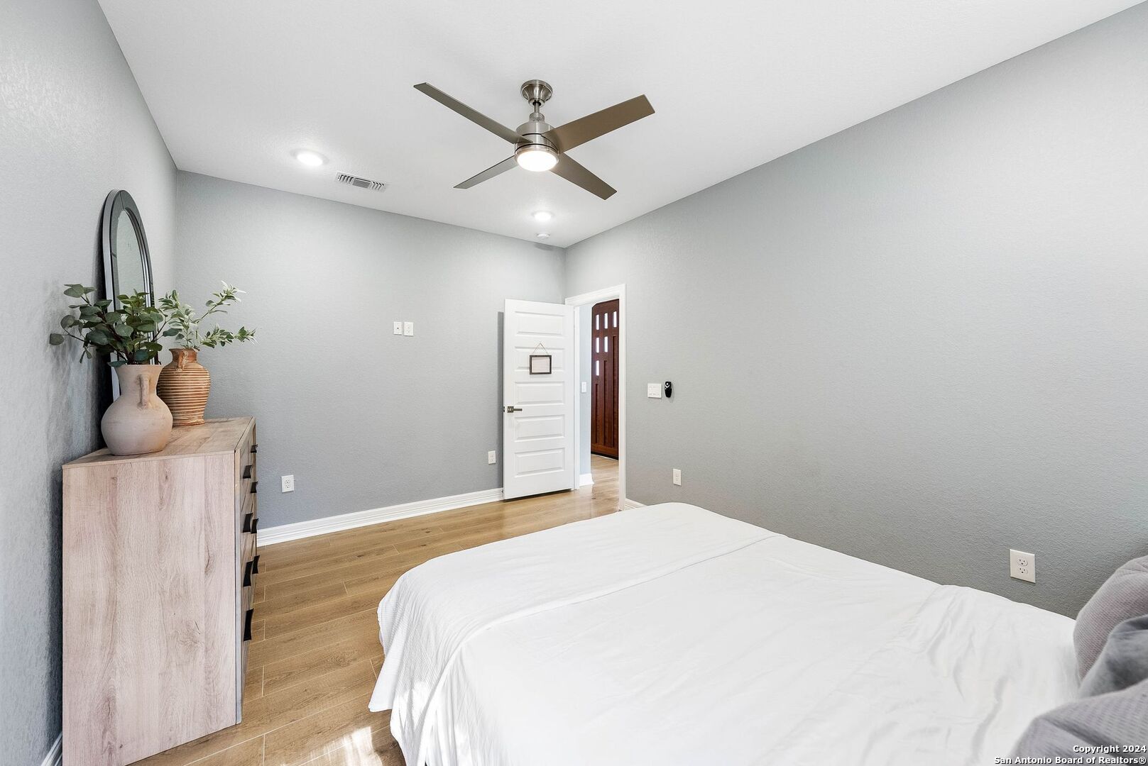 1392 Hillcrest Forest
